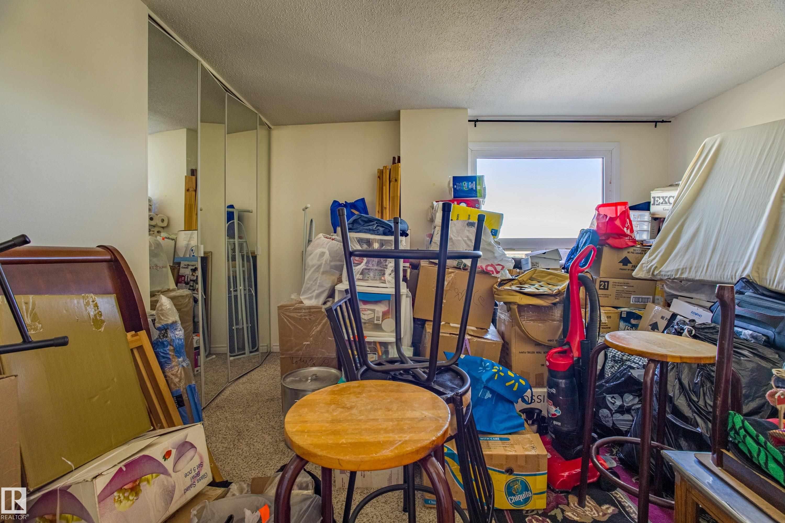 1703 12303 Jasper Avenue, Edmonton, AB - Indoor