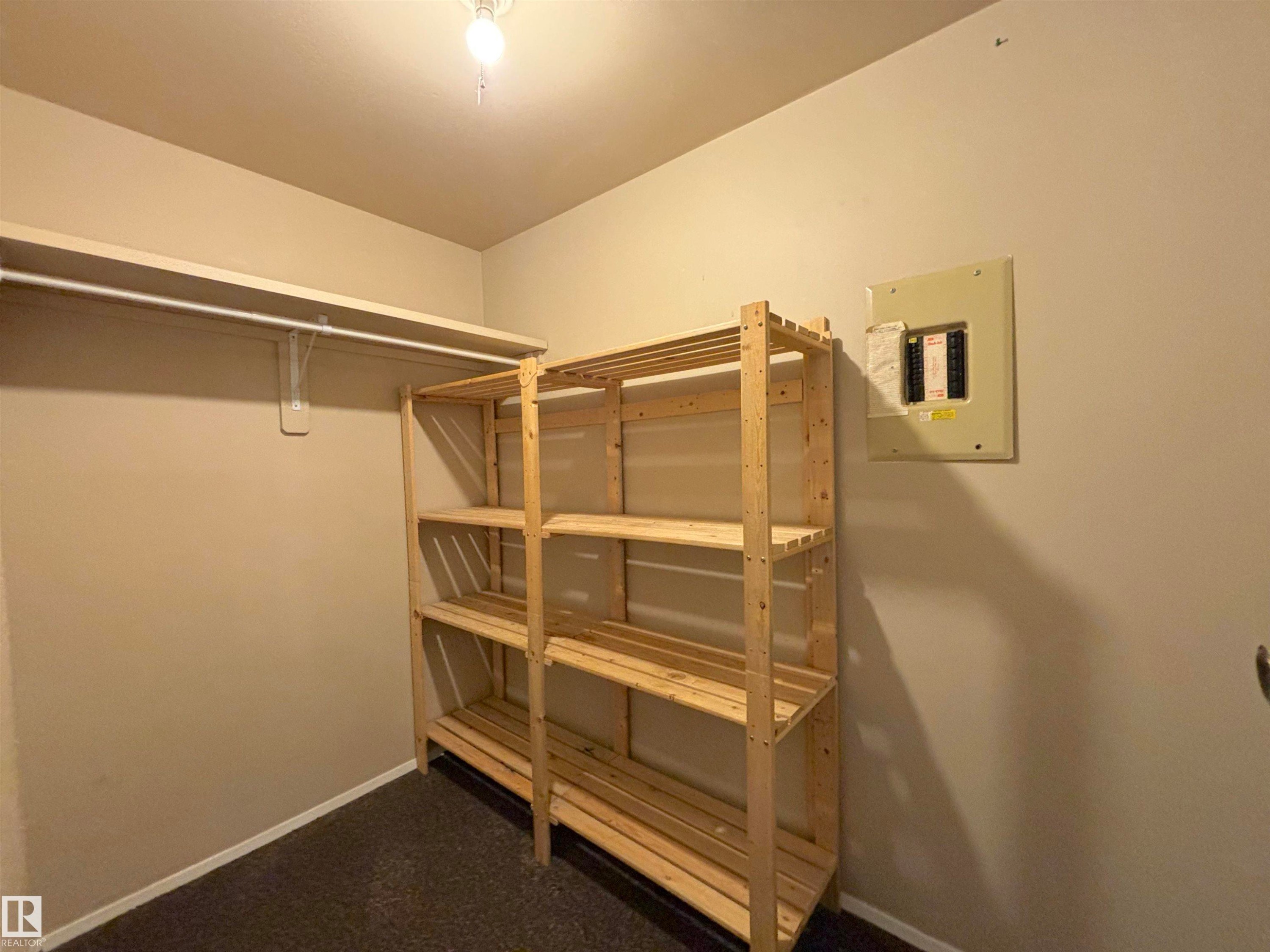 5955 40 Avenue Nw, Edmonton, AB - Indoor With Storage