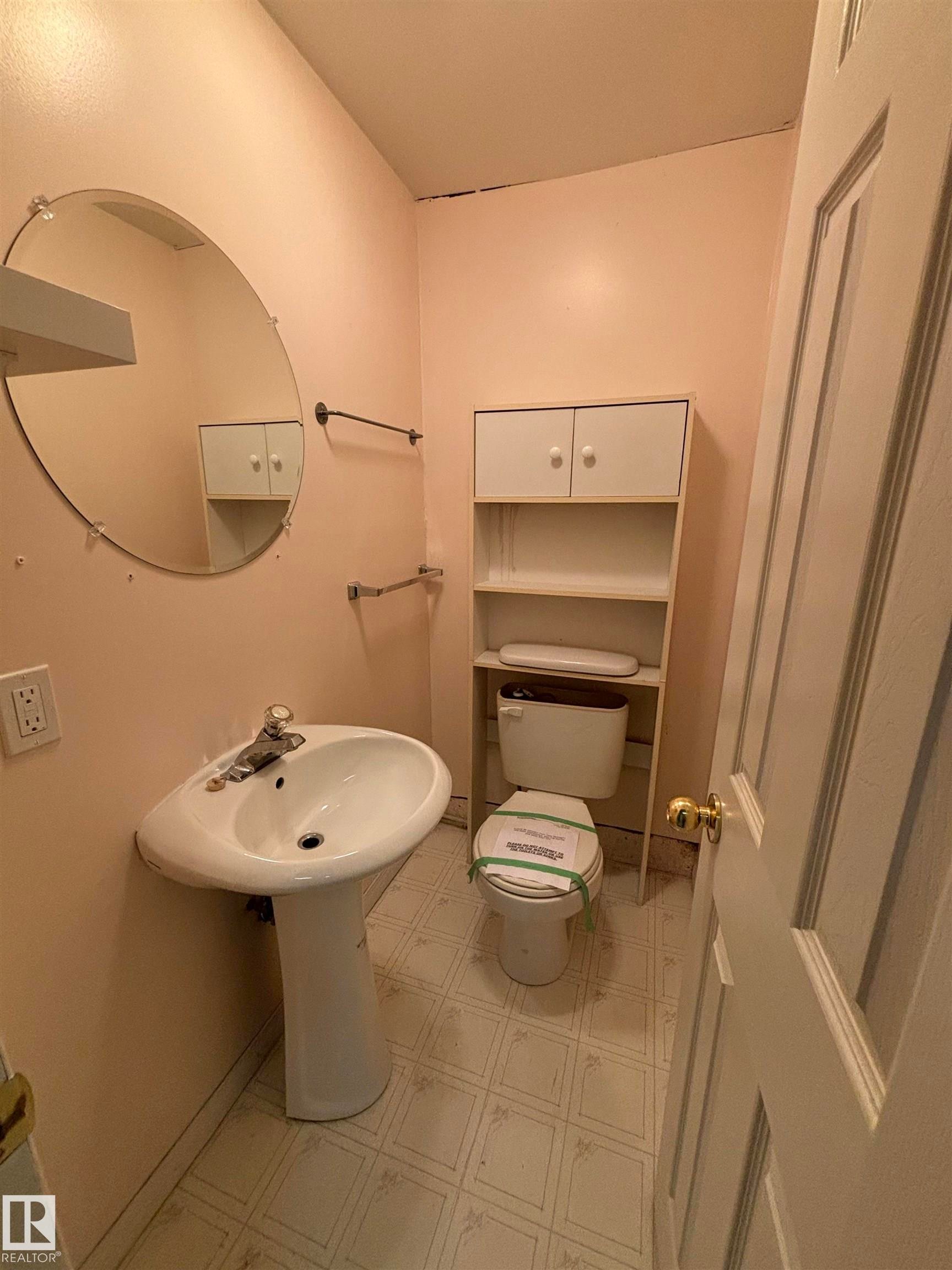 5955 40 Avenue Nw, Edmonton, AB - Indoor Photo Showing Bathroom