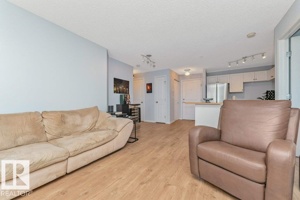 #217 245 Edwards Dr Sw, Edmonton, AB - Indoor Photo Showing Living Room