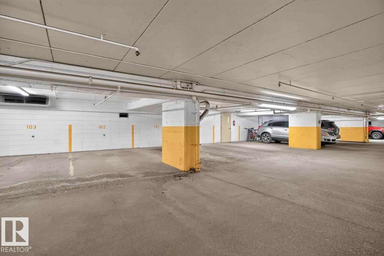 11307 99 Avenue Nw, Edmonton, AB - Indoor Photo Showing Garage