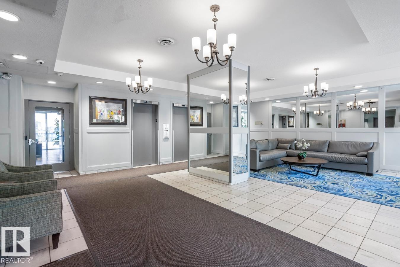 11307 99 Avenue Nw, Edmonton, AB - Indoor