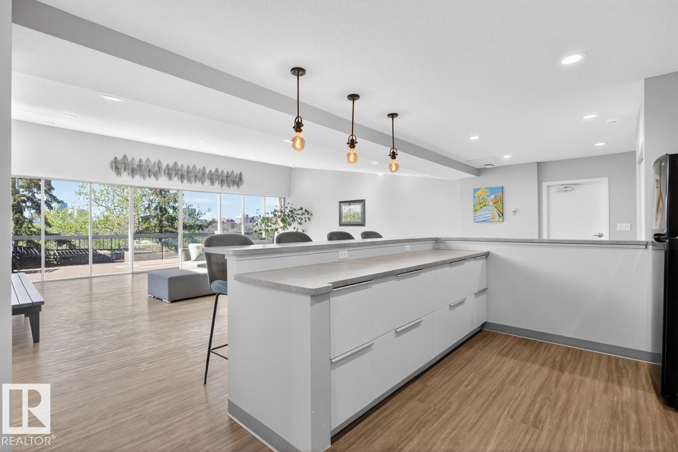 11307 99 Avenue Nw, Edmonton, AB - Indoor Photo Showing Kitchen