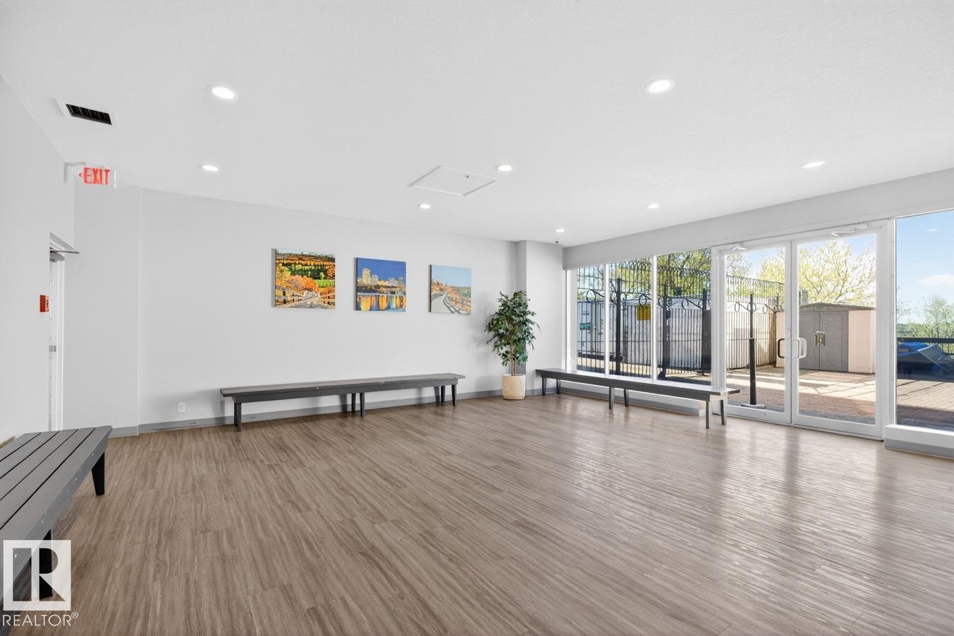 11307 99 Avenue Nw, Edmonton, AB - Indoor