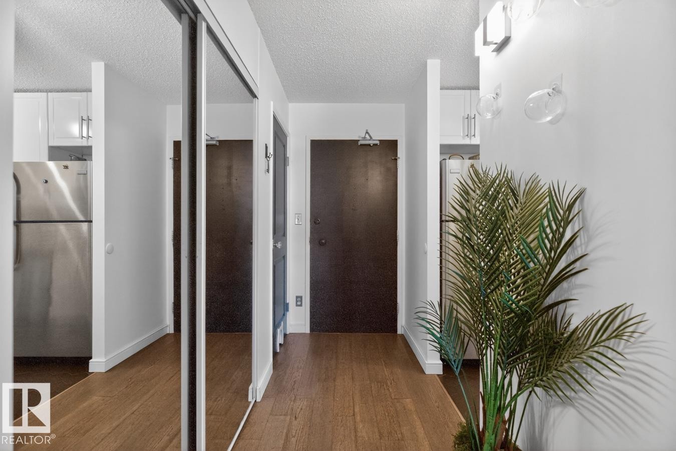 11307 99 Avenue Nw, Edmonton, AB - Indoor