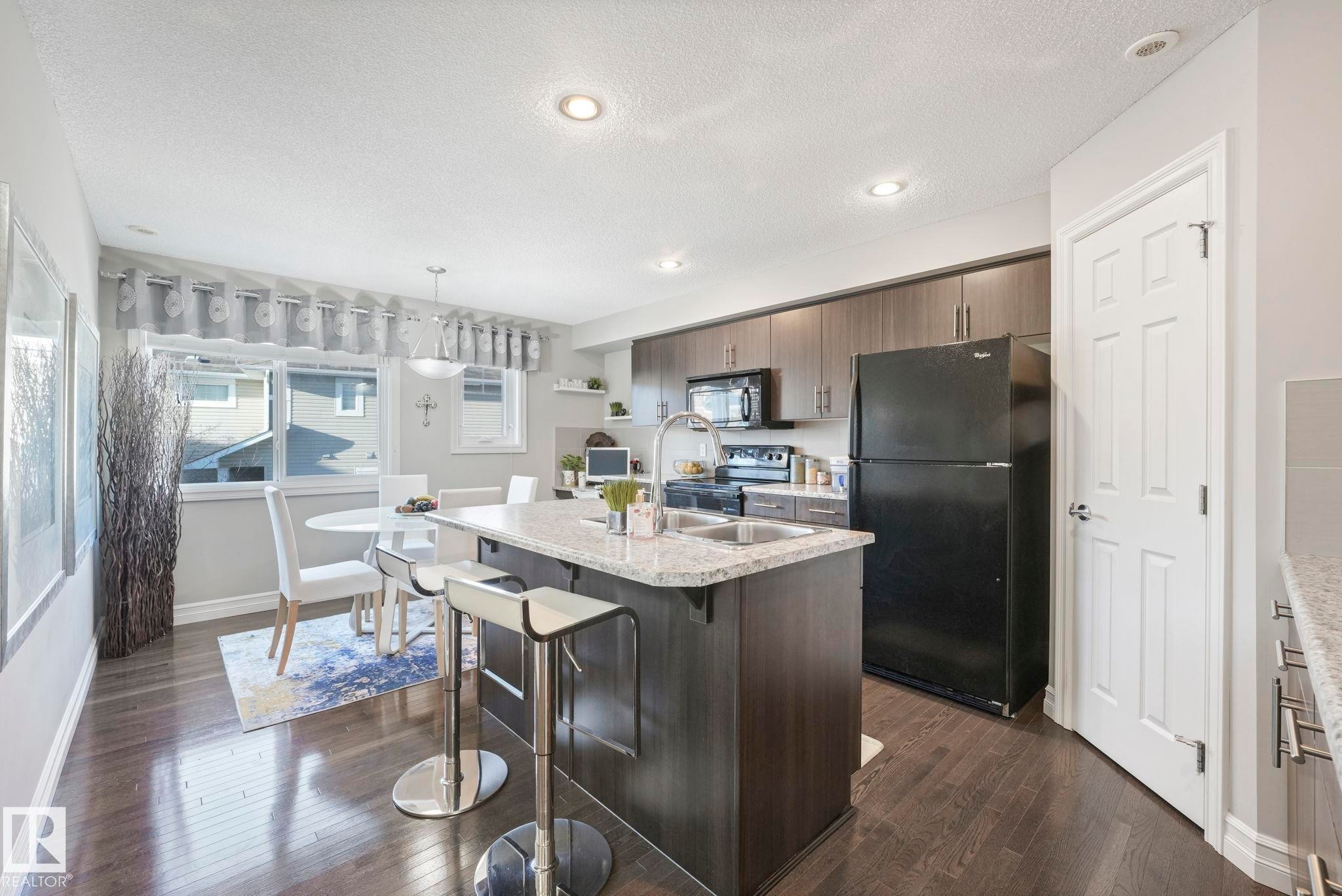 5505 3 Avenue Sw, Edmonton, AB - Indoor Photo Showing Kitchen With Double Sink