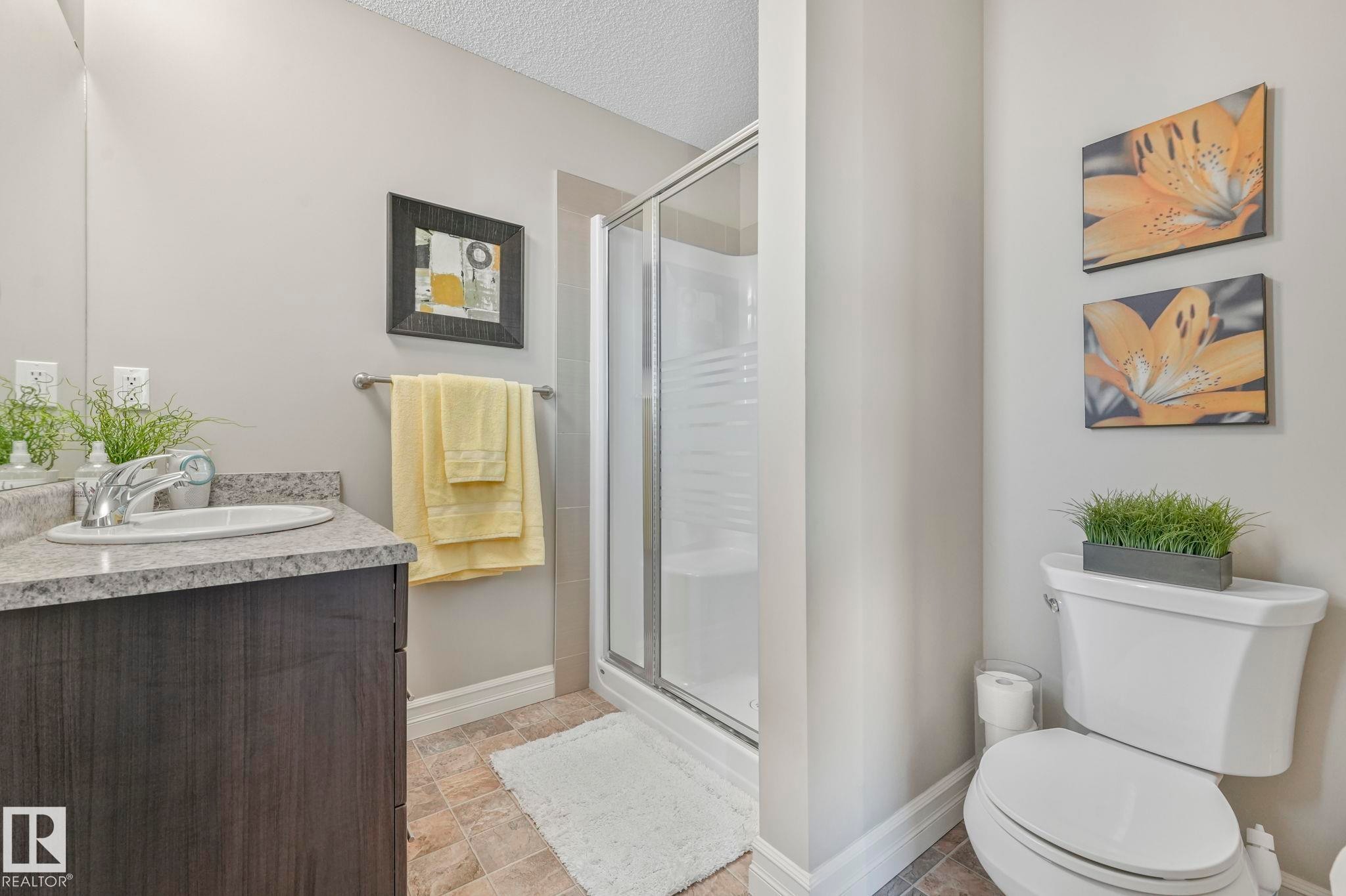 5505 3 Avenue Sw, Edmonton, AB - Indoor Photo Showing Bathroom