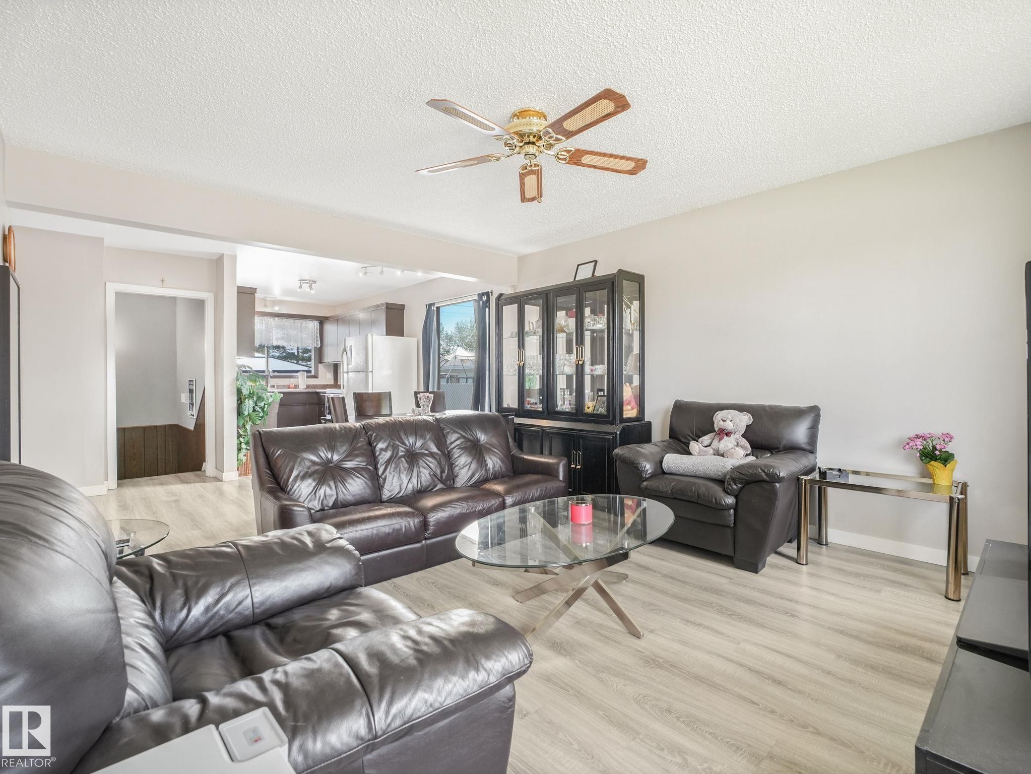 Open concept living area with light wood-finish flooring - 13323 58 Street Nw, Edmonton, AB - Indoor Photo Showing Living Room