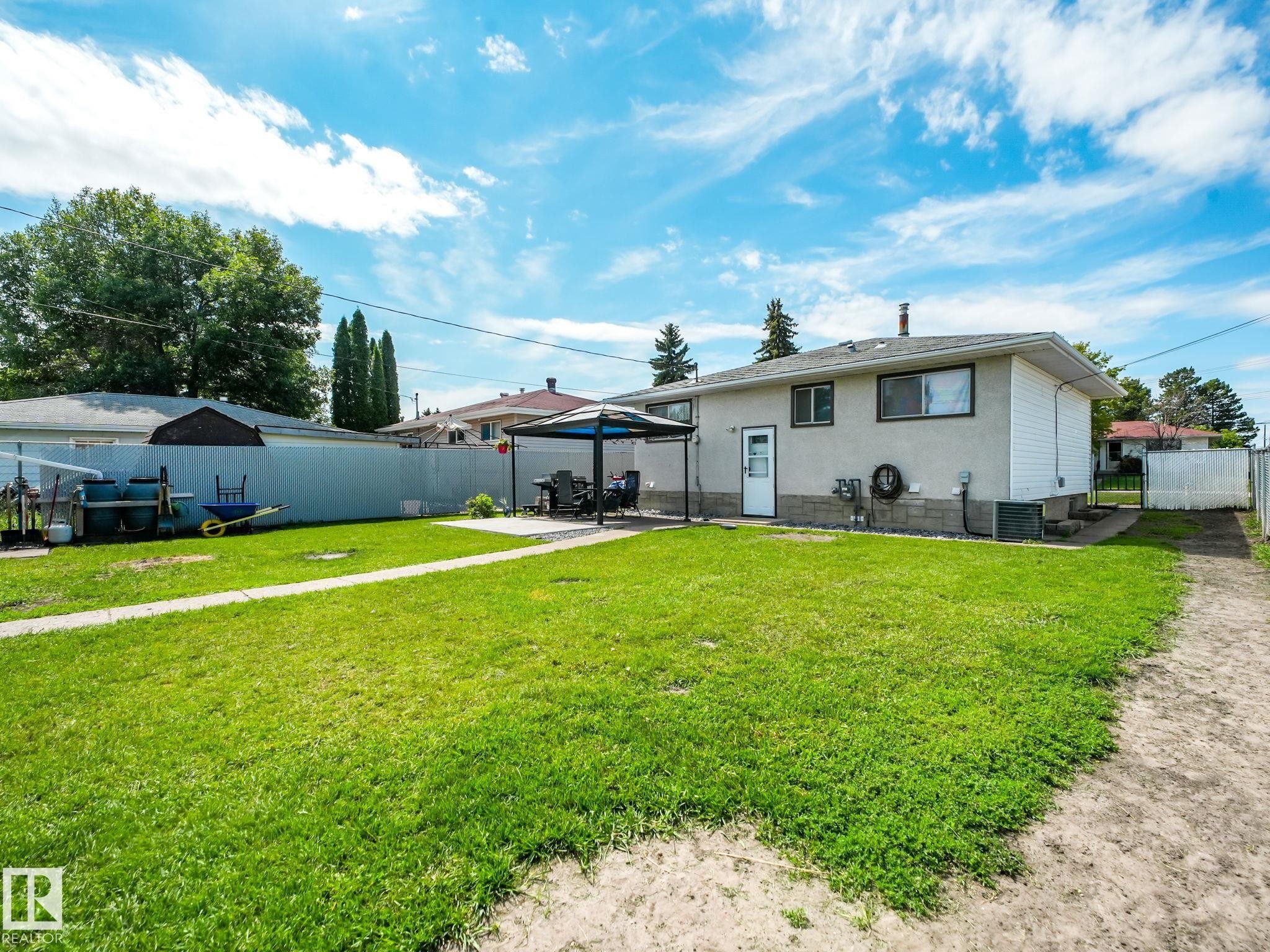 Back house - 13323 58 Street Nw, Edmonton, AB - Outdoor