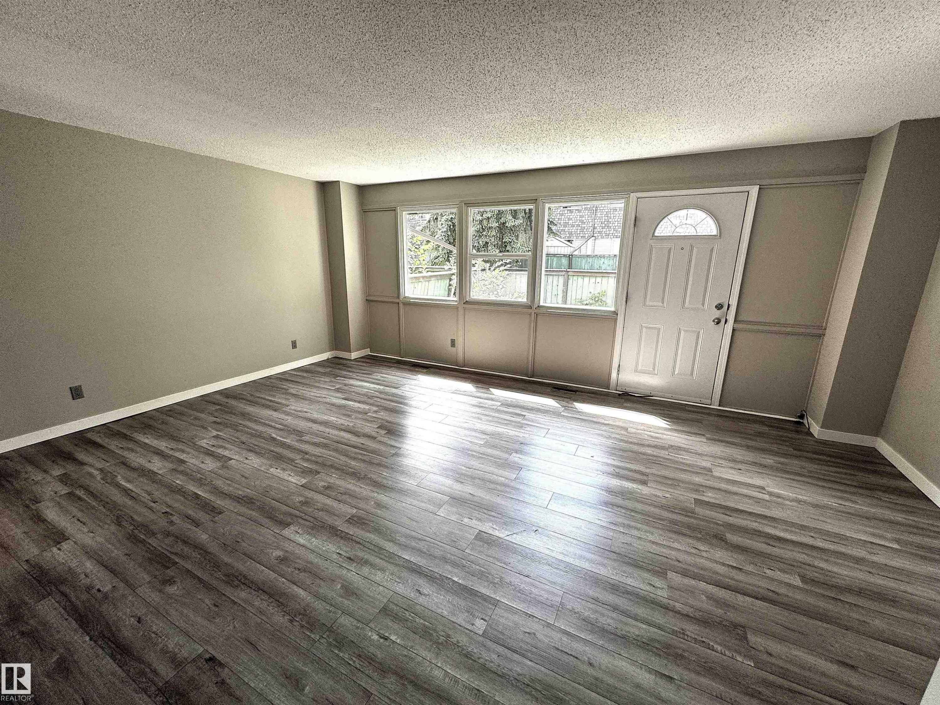404 Village On The Green Nw, Edmonton, AB - Indoor Photo Showing Other Room
