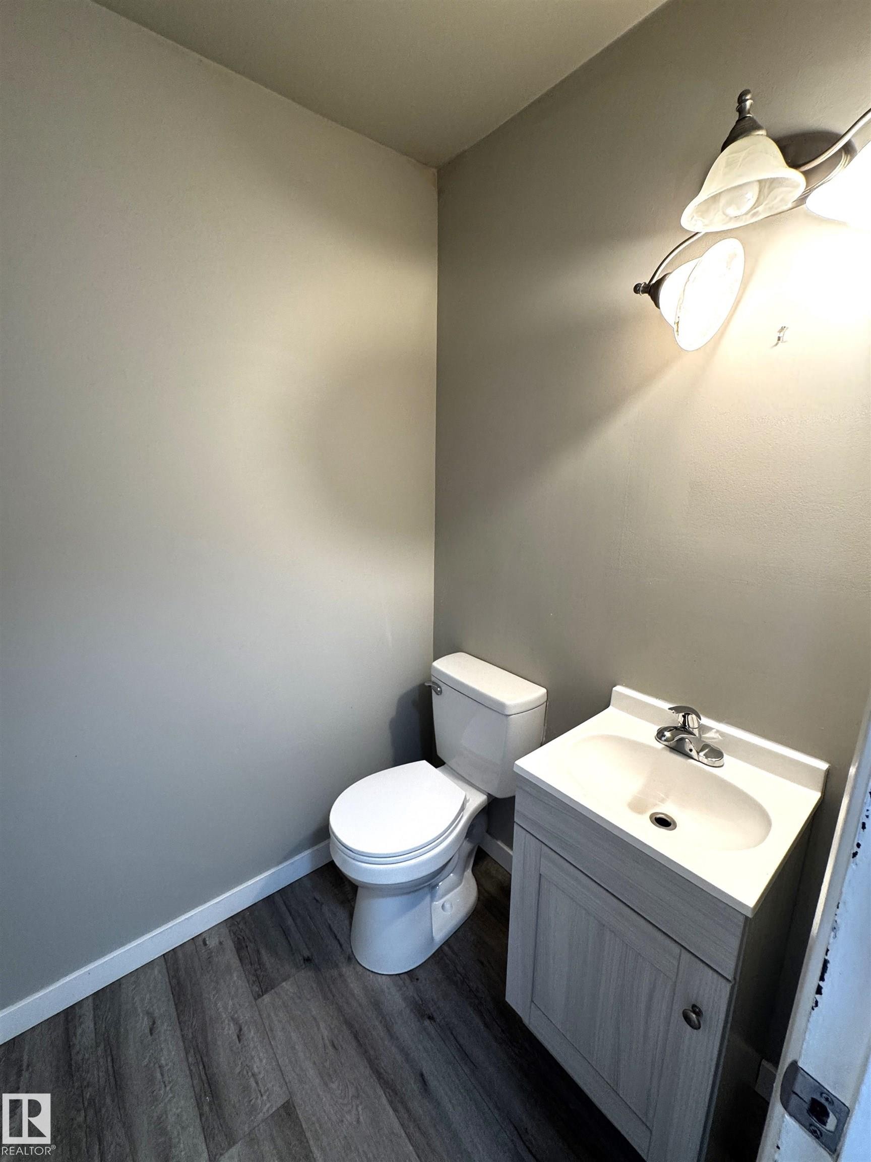 404 Village On The Green Nw, Edmonton, AB - Indoor Photo Showing Bathroom