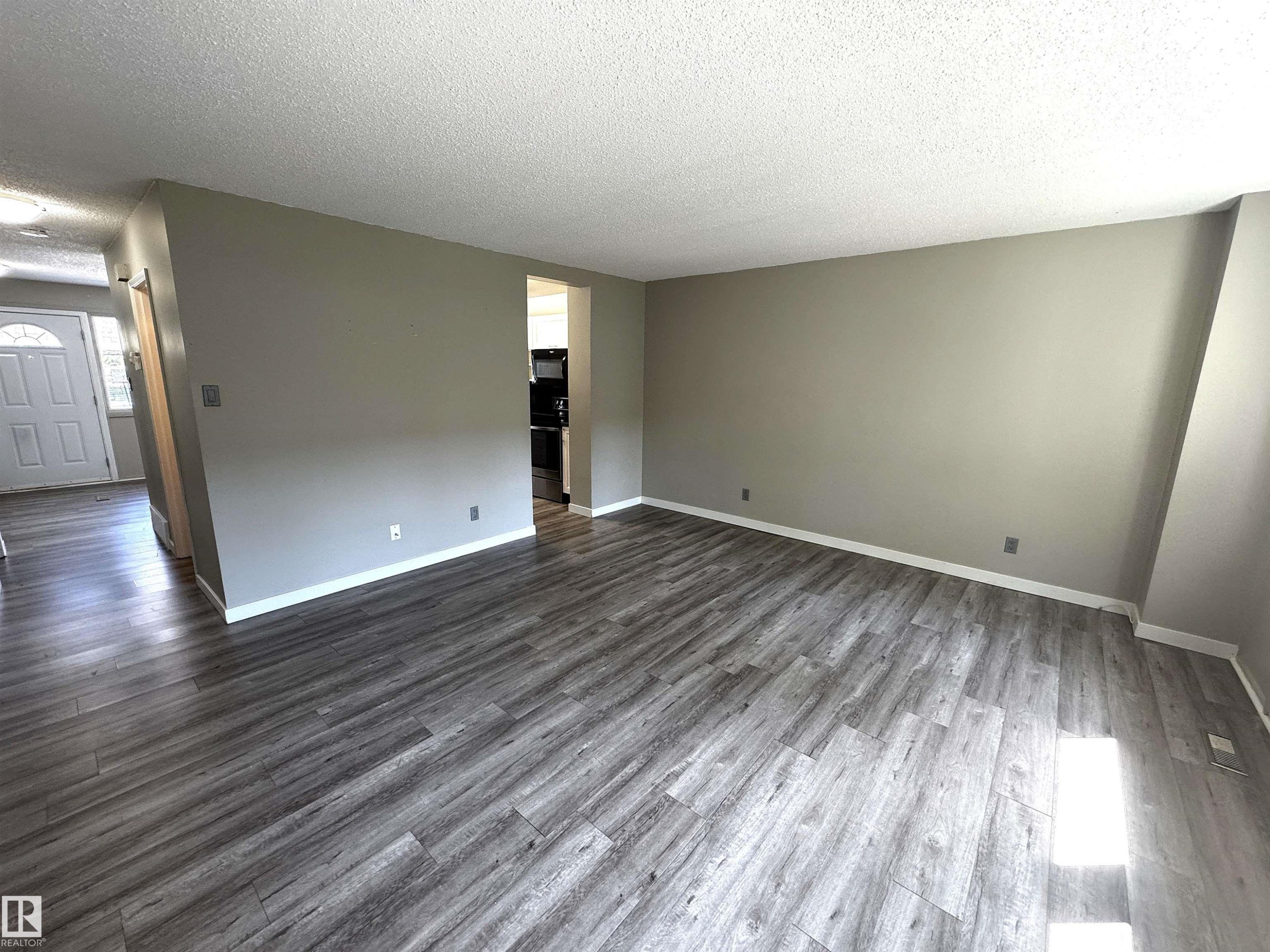 404 Village On The Green Nw, Edmonton, AB - Indoor Photo Showing Other Room