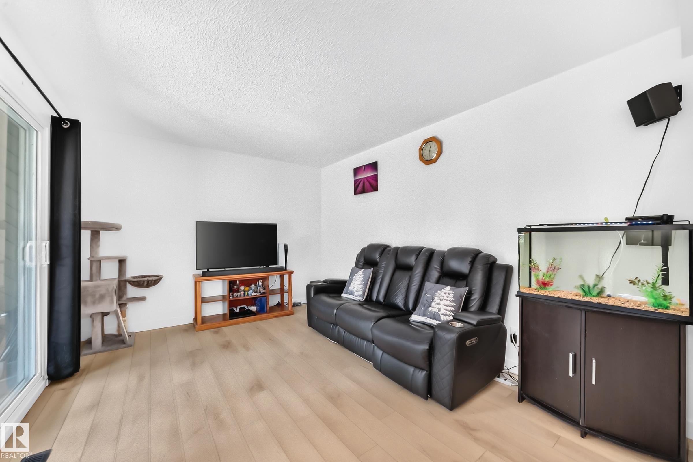 8033 27 Avenue Nw, Edmonton, AB - Indoor