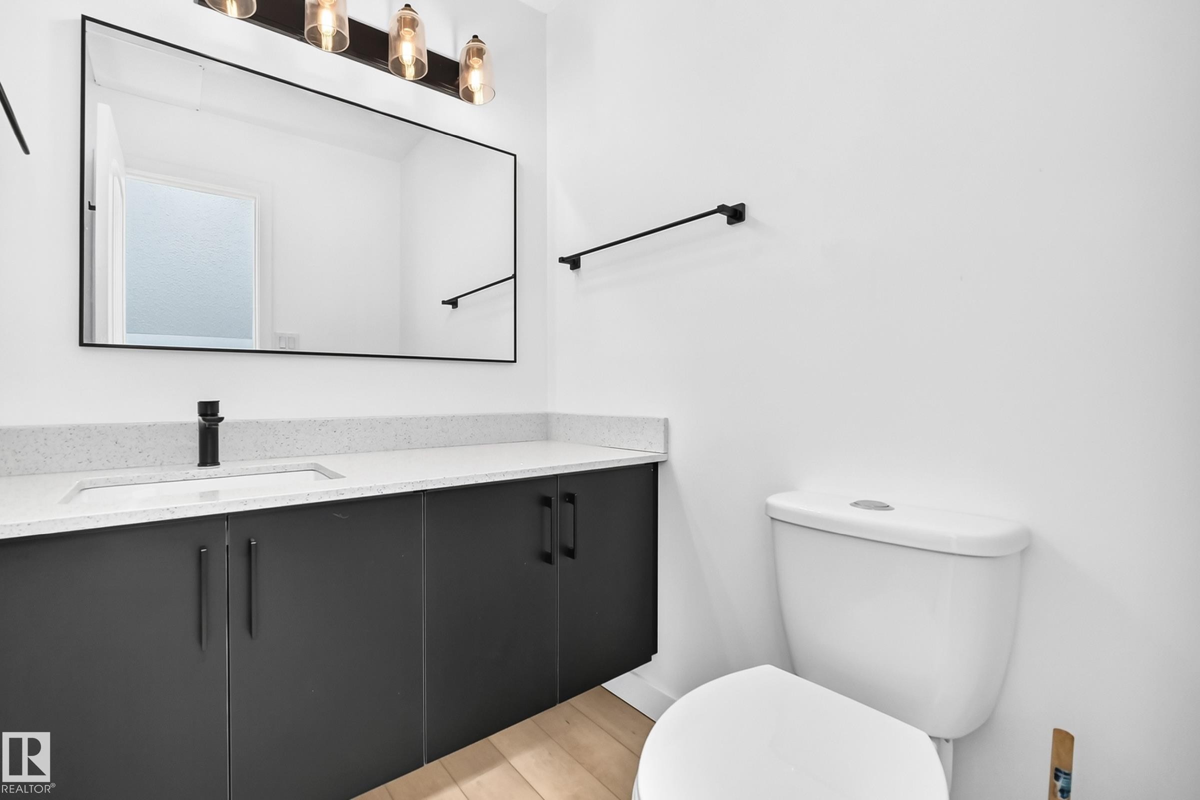 8033 27 Avenue Nw, Edmonton, AB - Indoor Photo Showing Bathroom