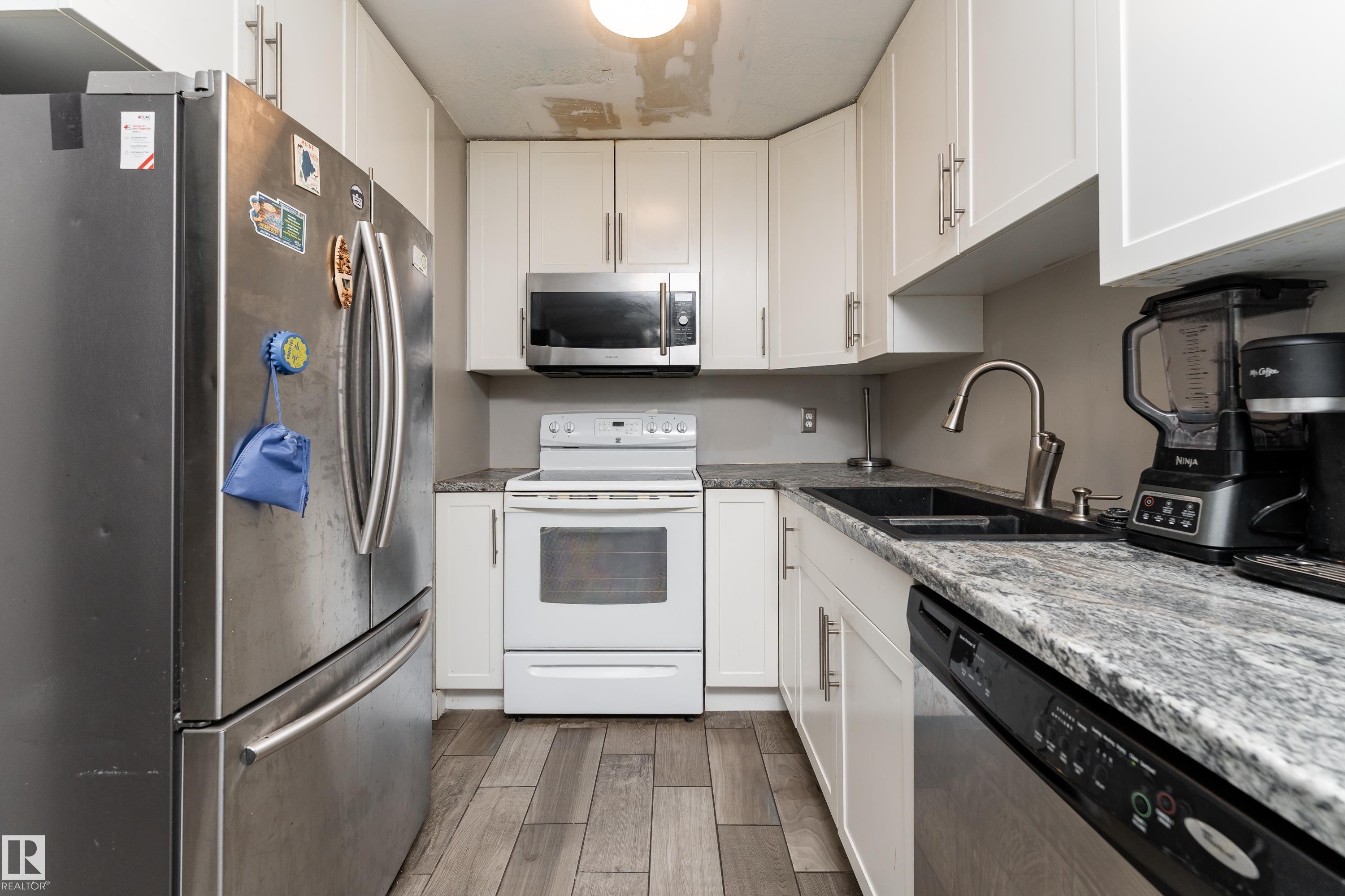 #2 4707 126 Av Nw, Edmonton, AB - Indoor Photo Showing Kitchen With Double Sink