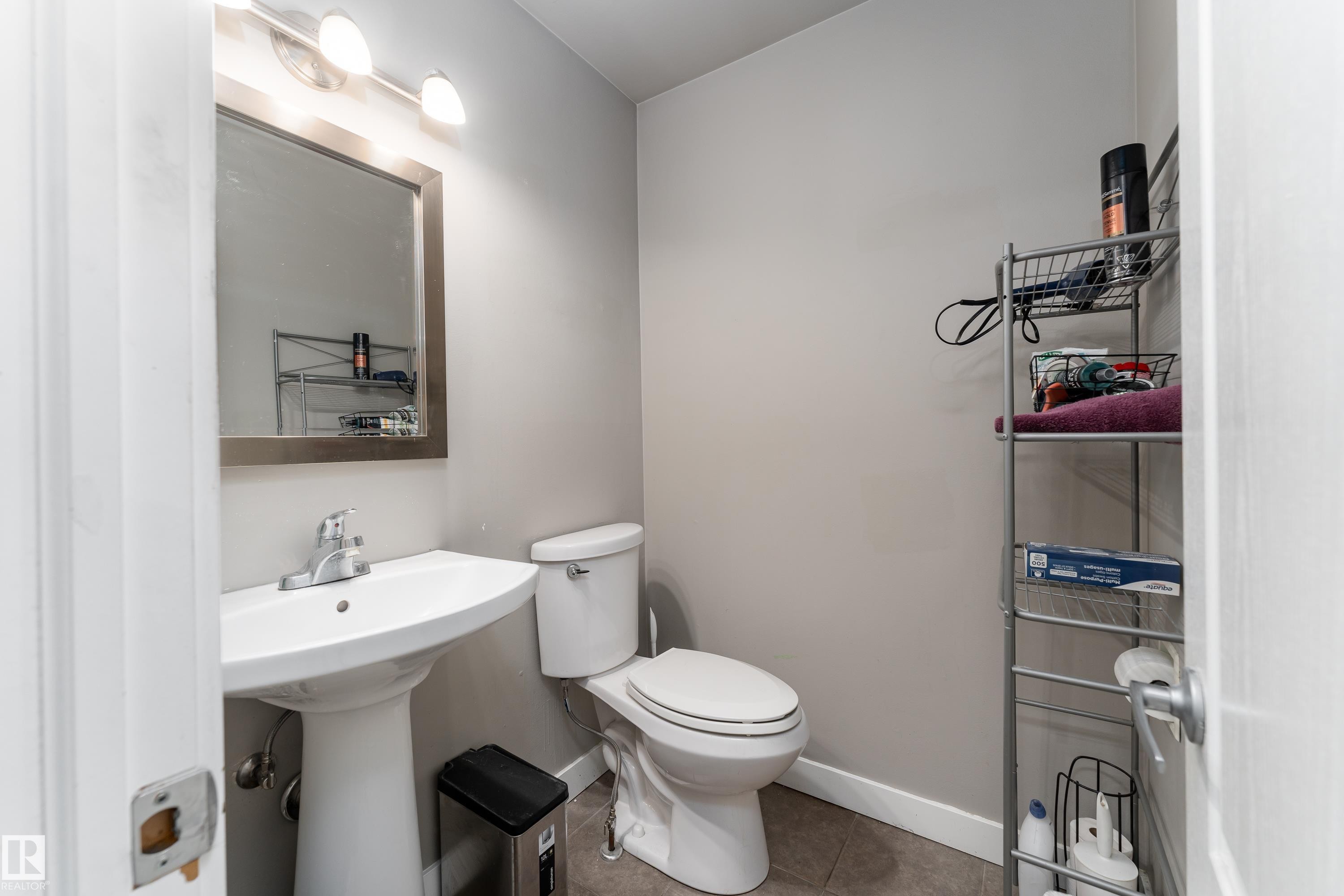 #2 4707 126 Av Nw, Edmonton, AB - Indoor Photo Showing Bathroom