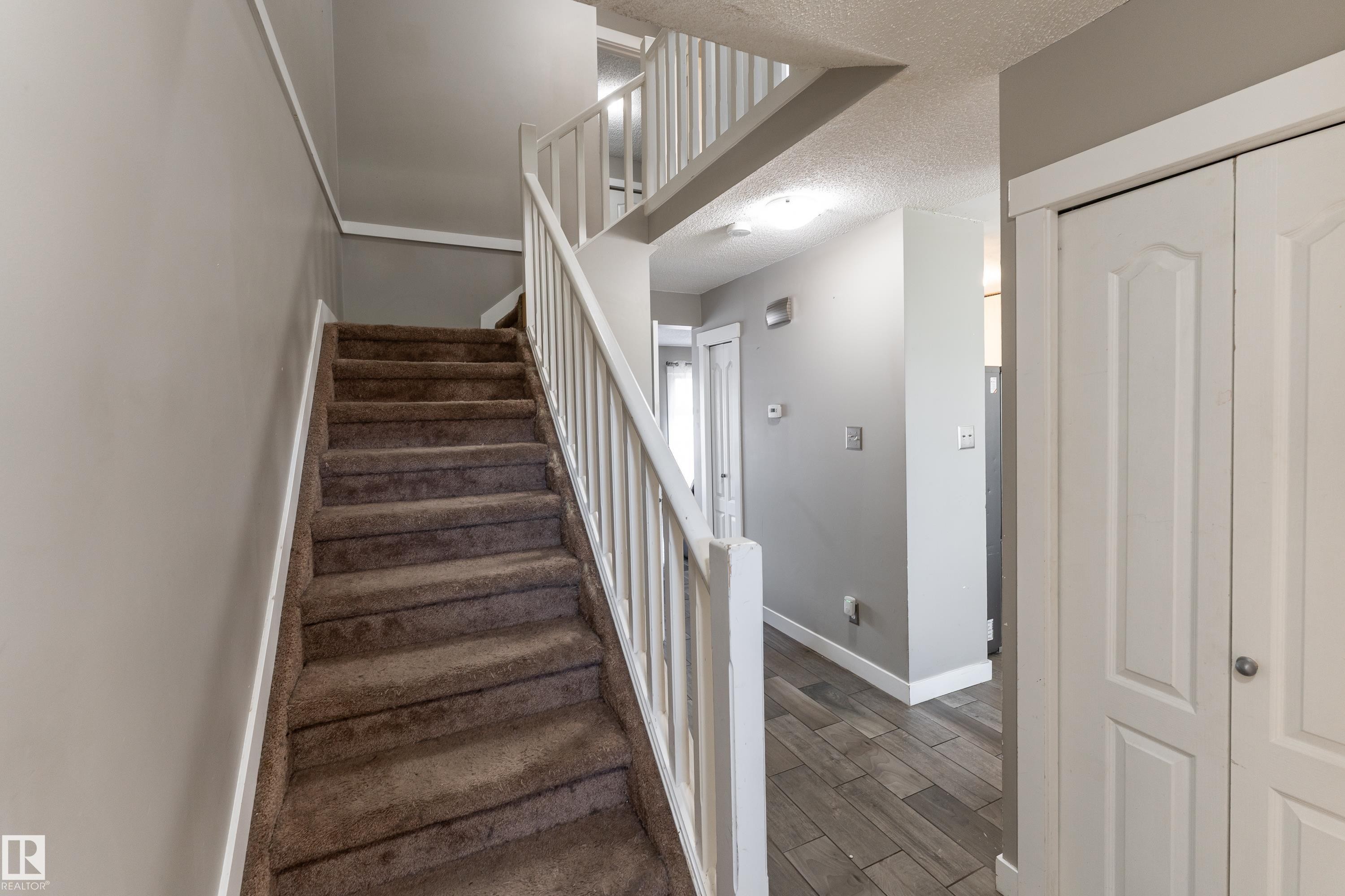 #2 4707 126 Av Nw, Edmonton, AB - Indoor Photo Showing Other Room