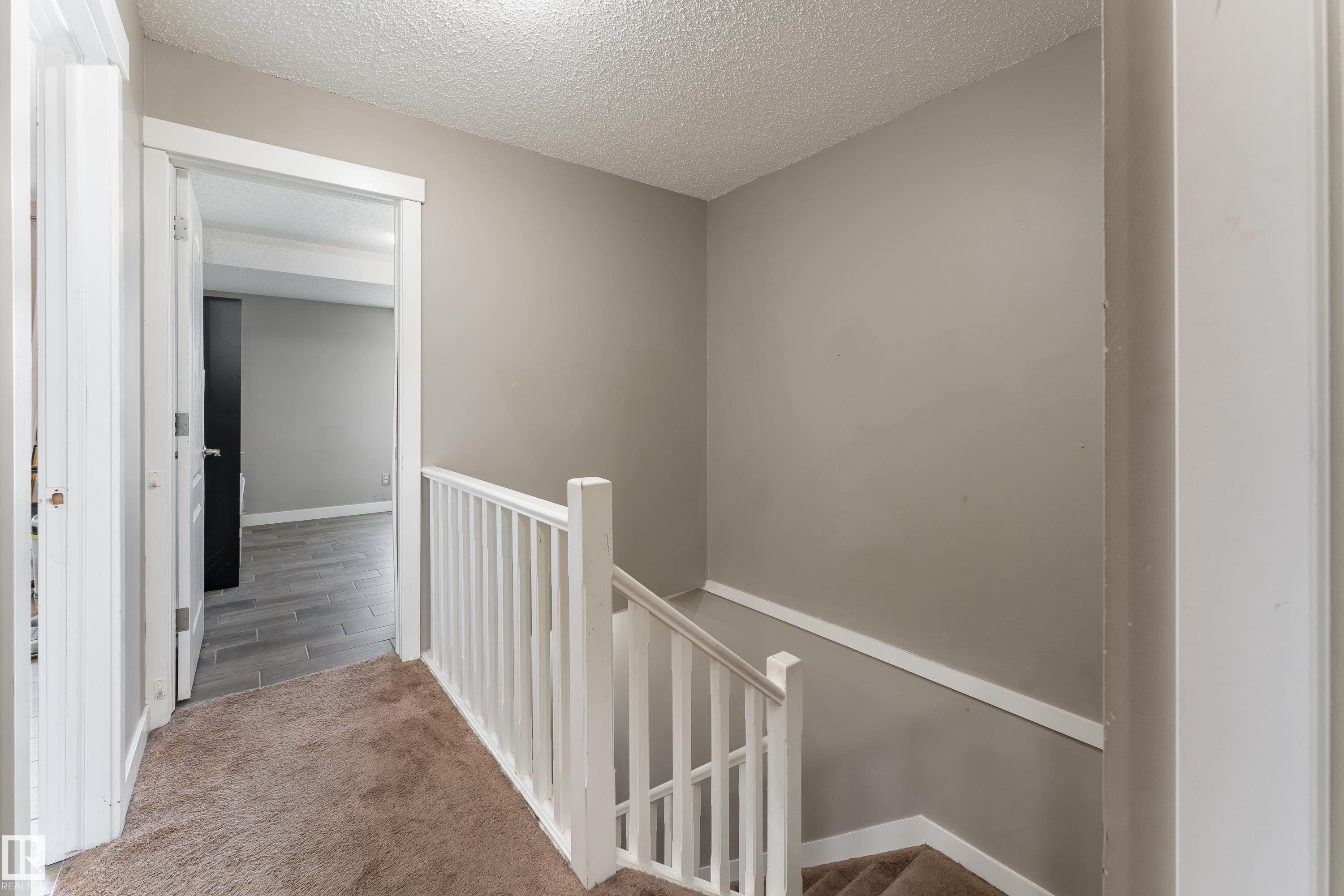 #2 4707 126 Av Nw, Edmonton, AB - Indoor Photo Showing Other Room
