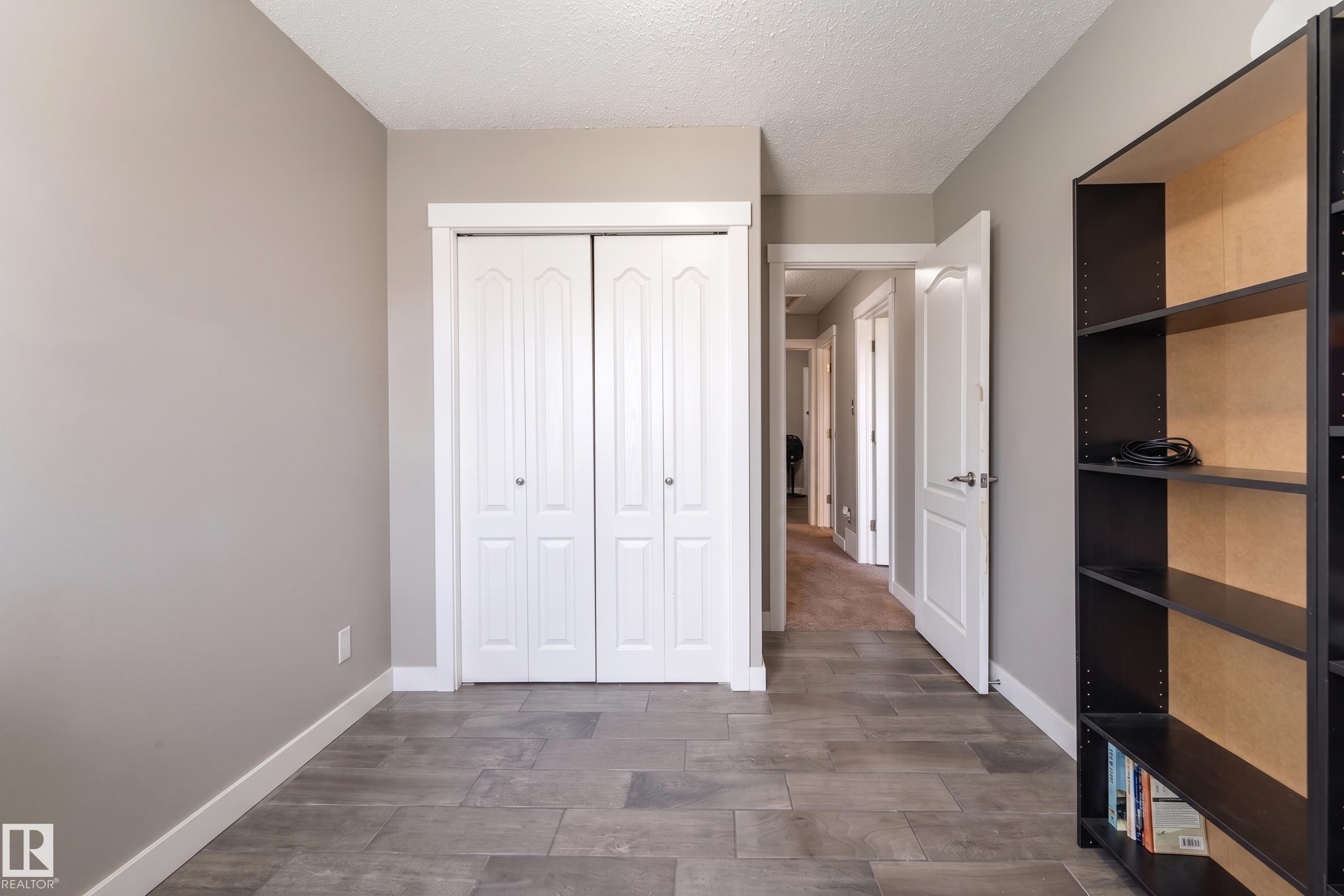 #2 4707 126 Av Nw, Edmonton, AB - Indoor