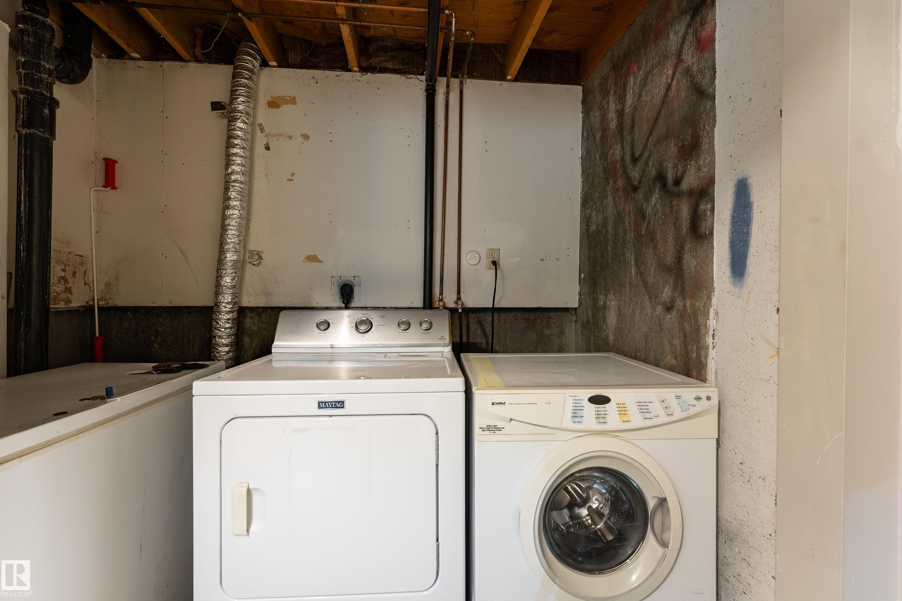 #2 4707 126 Av Nw, Edmonton, AB - Indoor Photo Showing Laundry Room