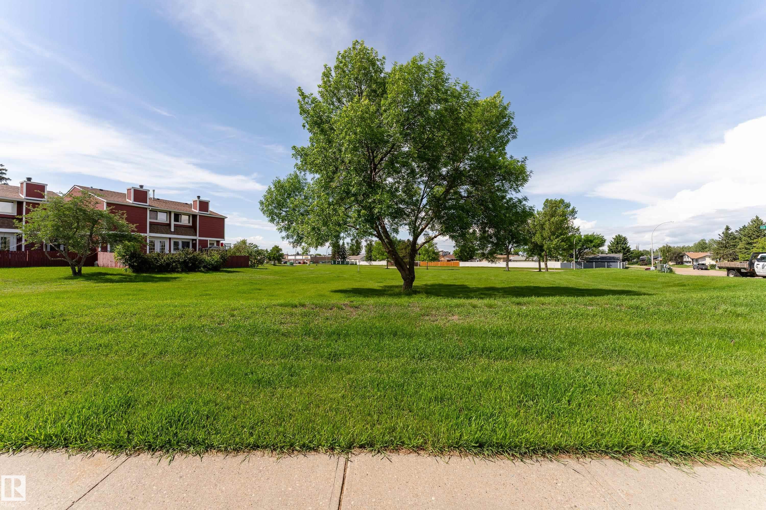 #2 4707 126 Av Nw, Edmonton, AB - Outdoor