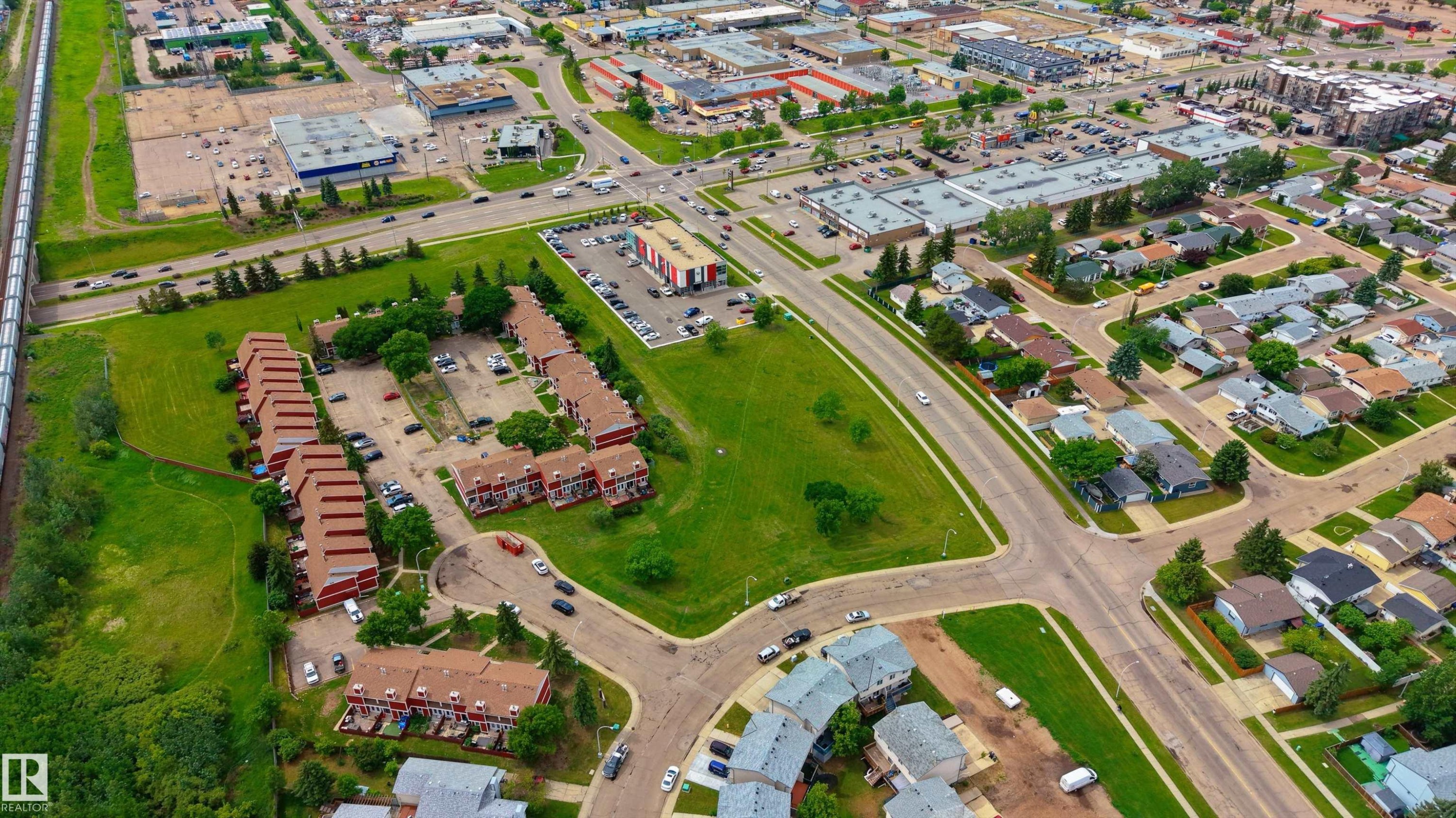 #2 4707 126 Av Nw, Edmonton, AB - Outdoor With View