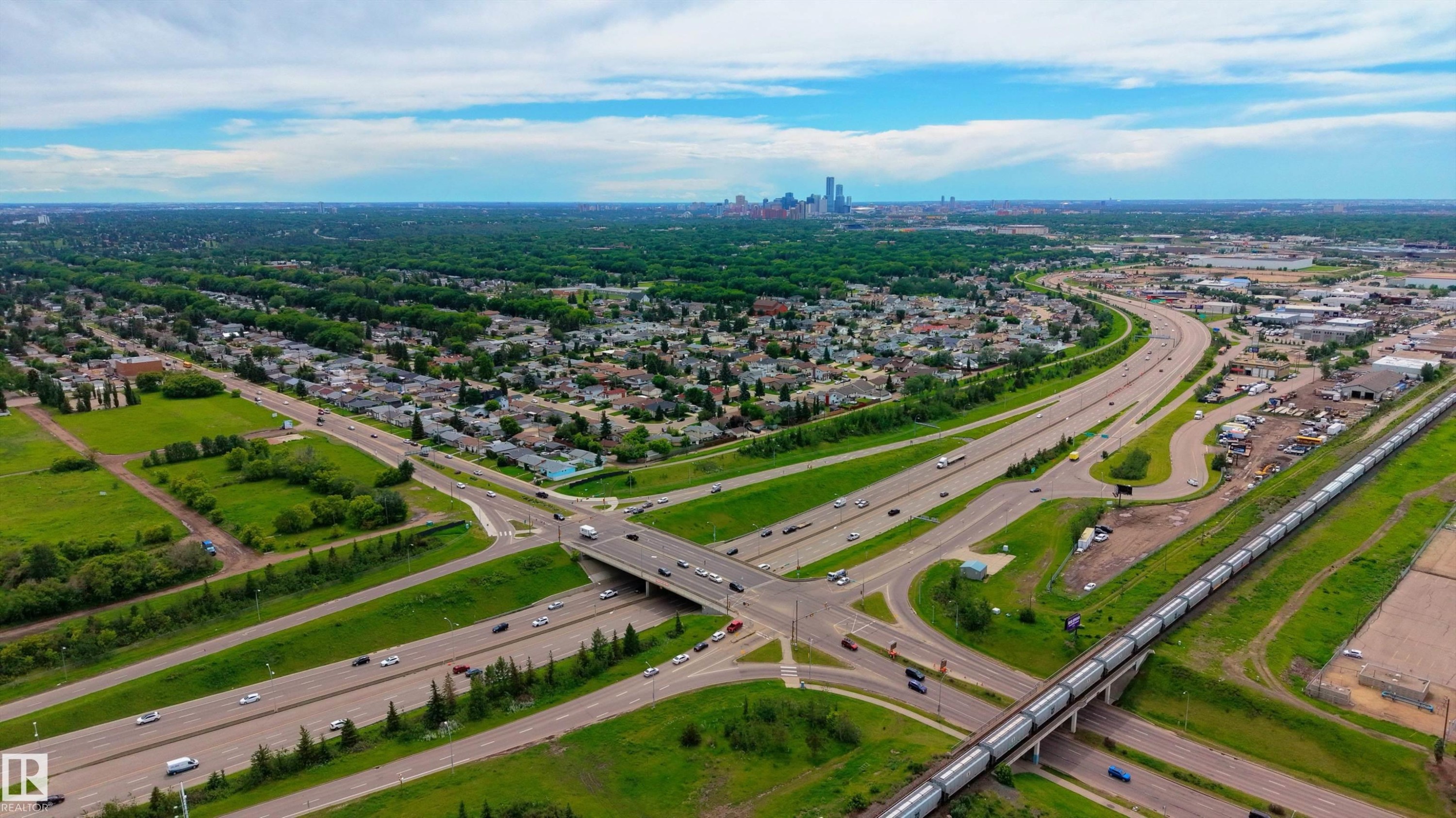 #2 4707 126 Av Nw, Edmonton, AB - Outdoor With View