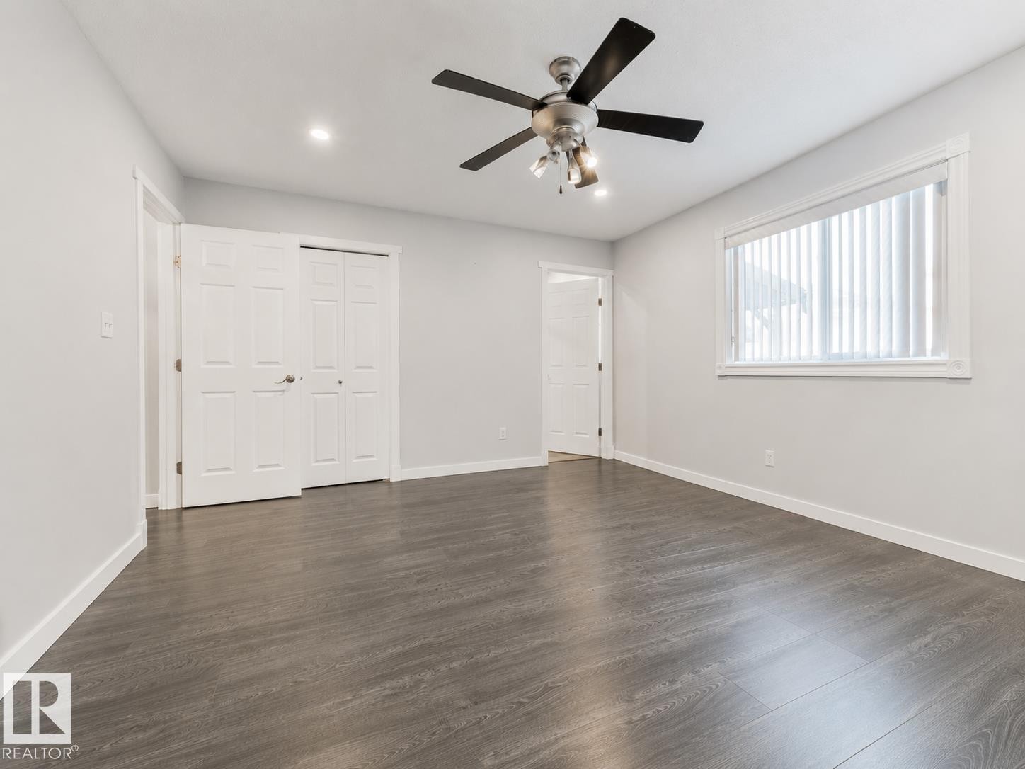 417 Hollick-Kenyon Road Nw, Edmonton, AB - Indoor Photo Showing Other Room