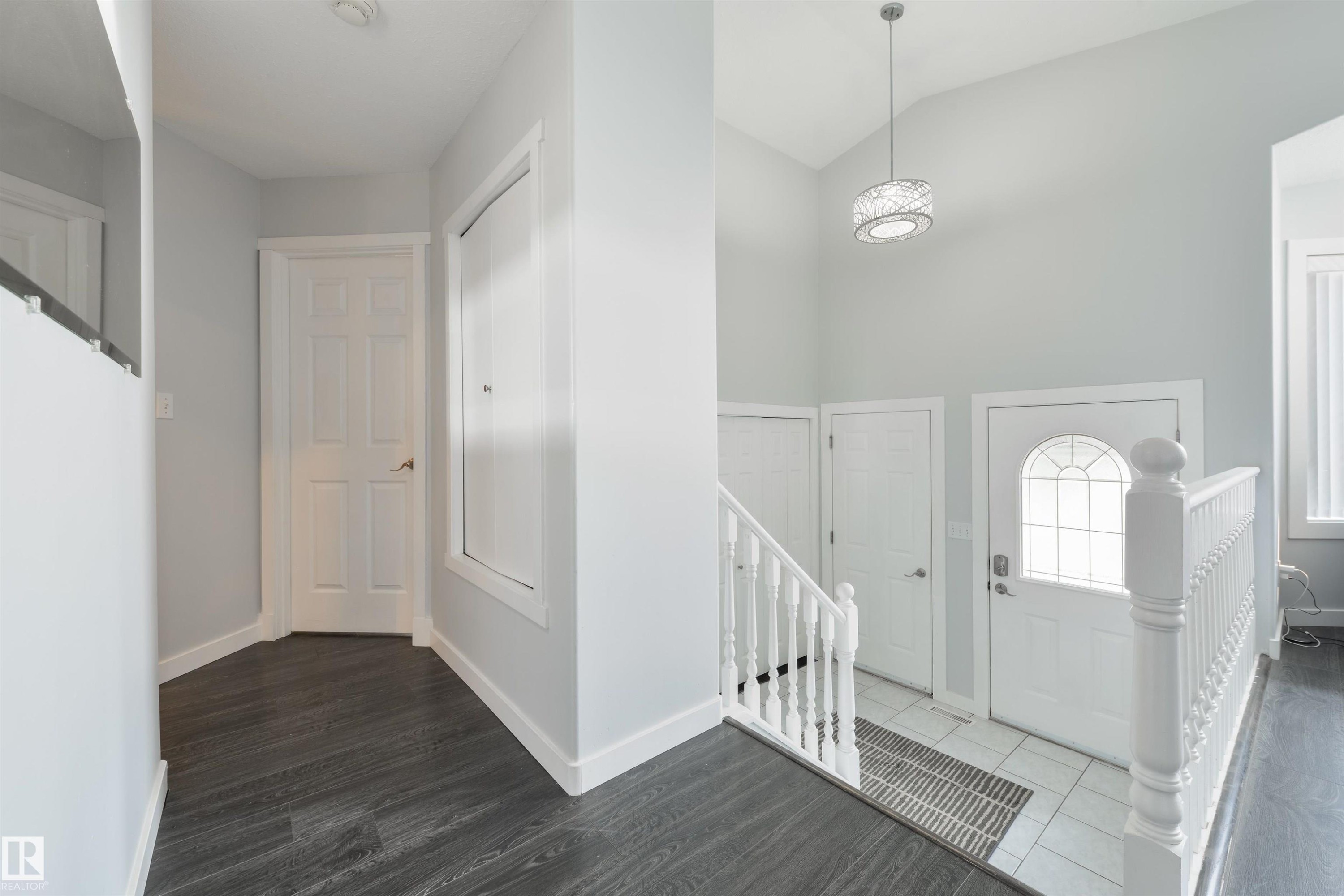 417 Hollick-Kenyon Road Nw, Edmonton, AB - Indoor Photo Showing Other Room