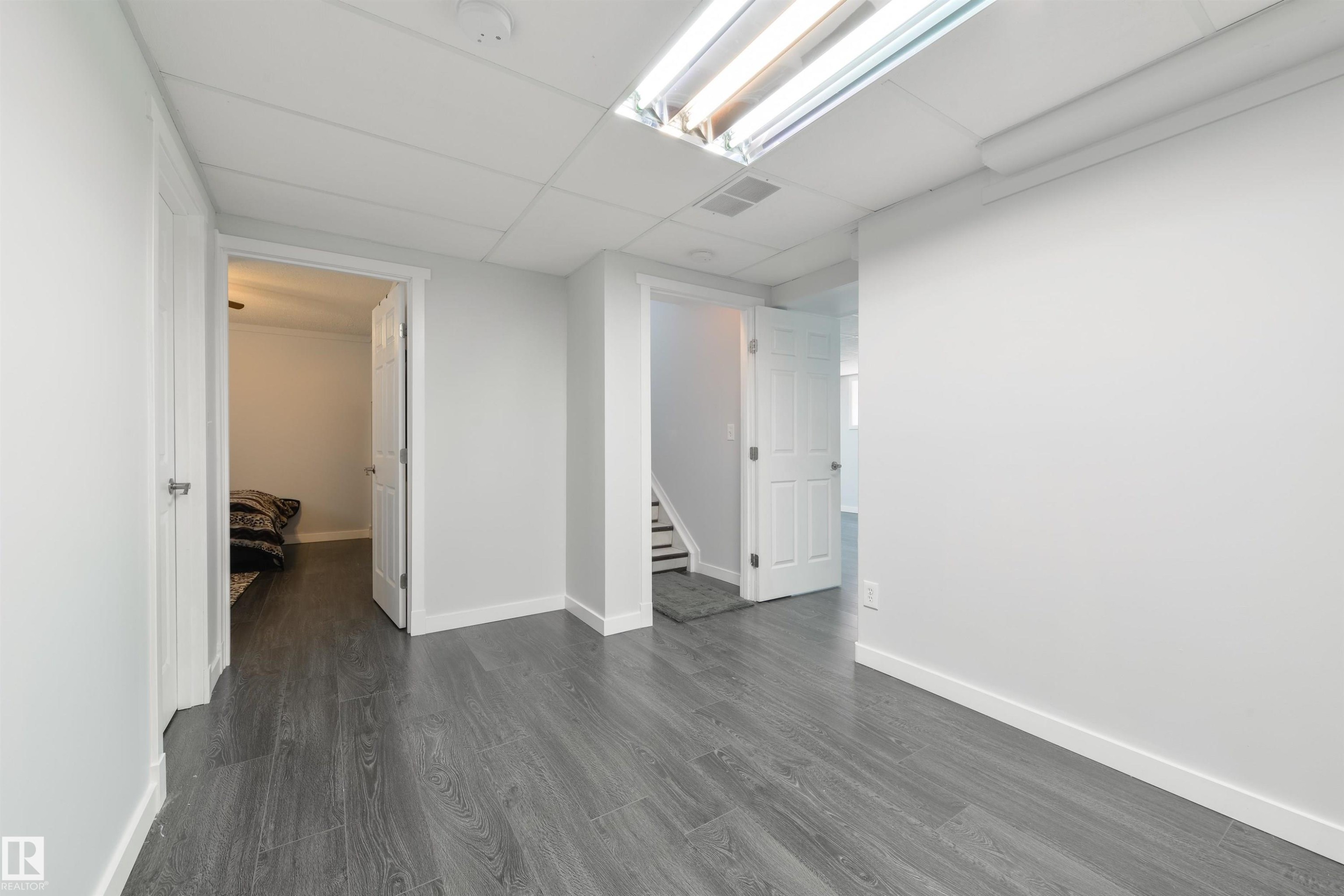 417 Hollick-Kenyon Road Nw, Edmonton, AB - Indoor Photo Showing Other Room