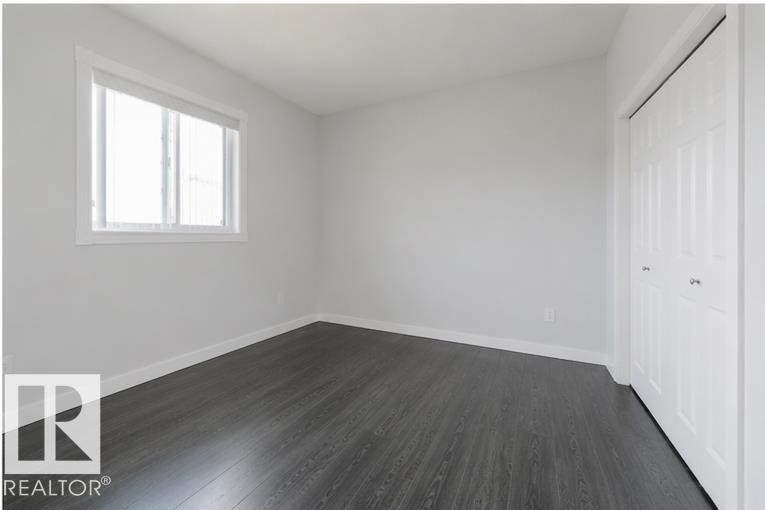 417 Hollick-Kenyon Road Nw, Edmonton, AB - Indoor Photo Showing Other Room