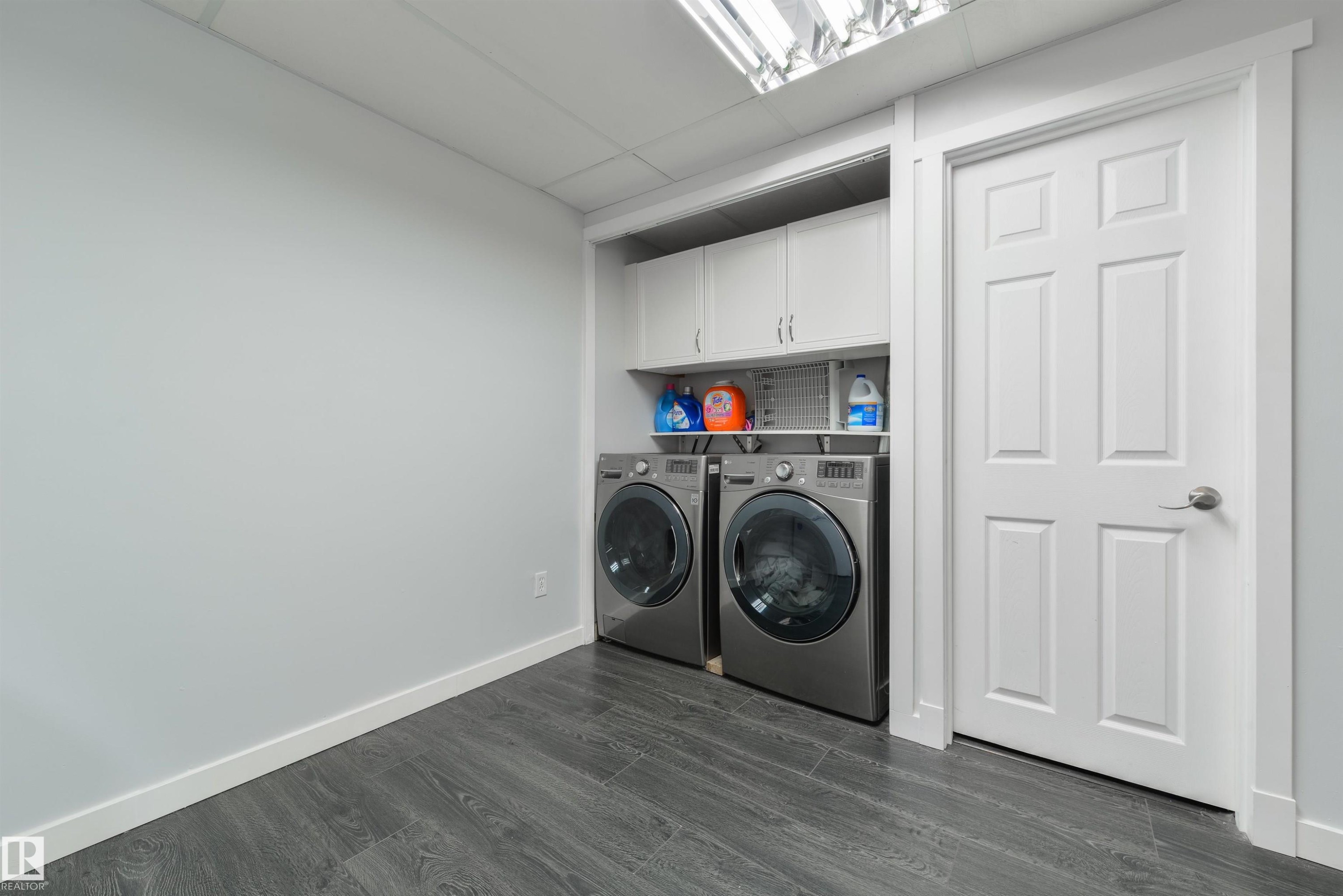 417 Hollick-Kenyon Road Nw, Edmonton, AB - Indoor Photo Showing Laundry Room