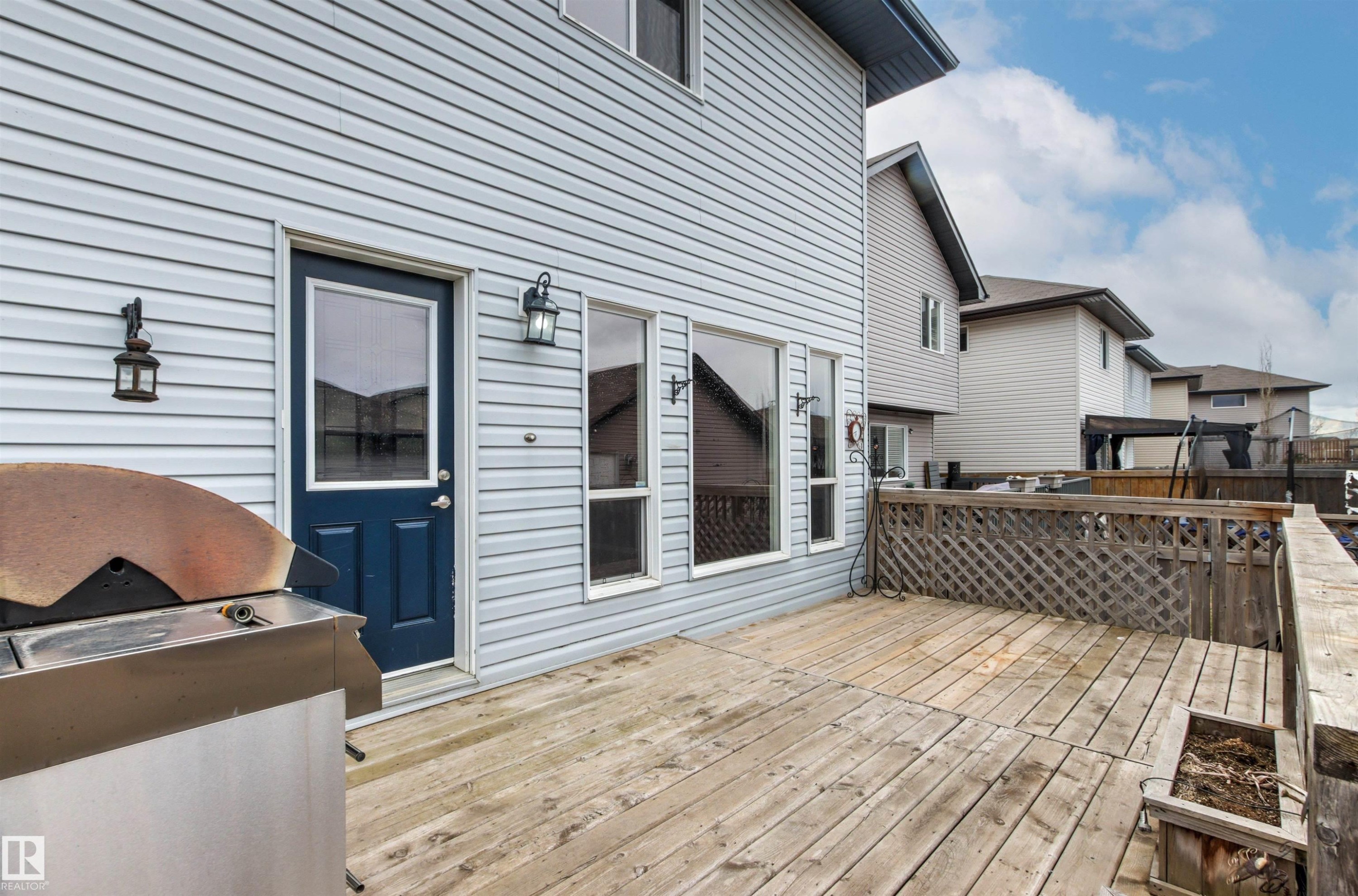 Spacious wood deck with lattice railing - 1154 35A Avenue Nw, Edmonton, AB - Outdoor With Deck Patio Veranda With Exterior