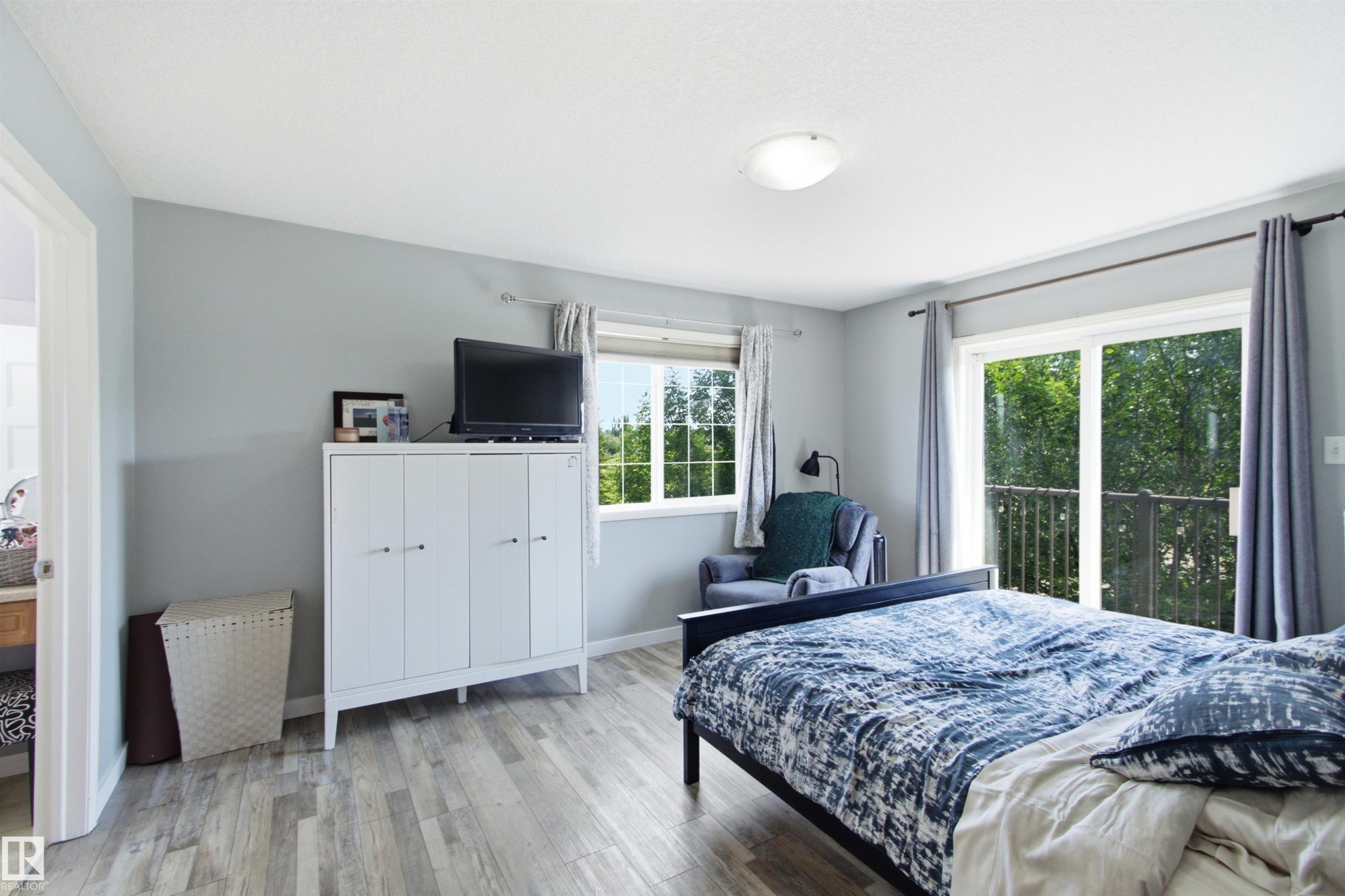 8203 5 Avenue Sw, Edmonton, AB - Indoor Photo Showing Bedroom