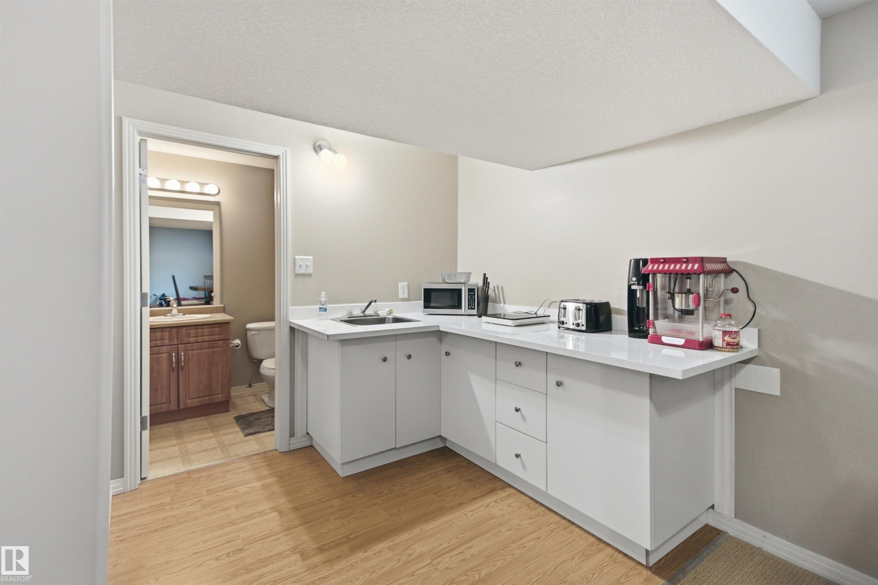8203 5 Avenue Sw, Edmonton, AB - Indoor