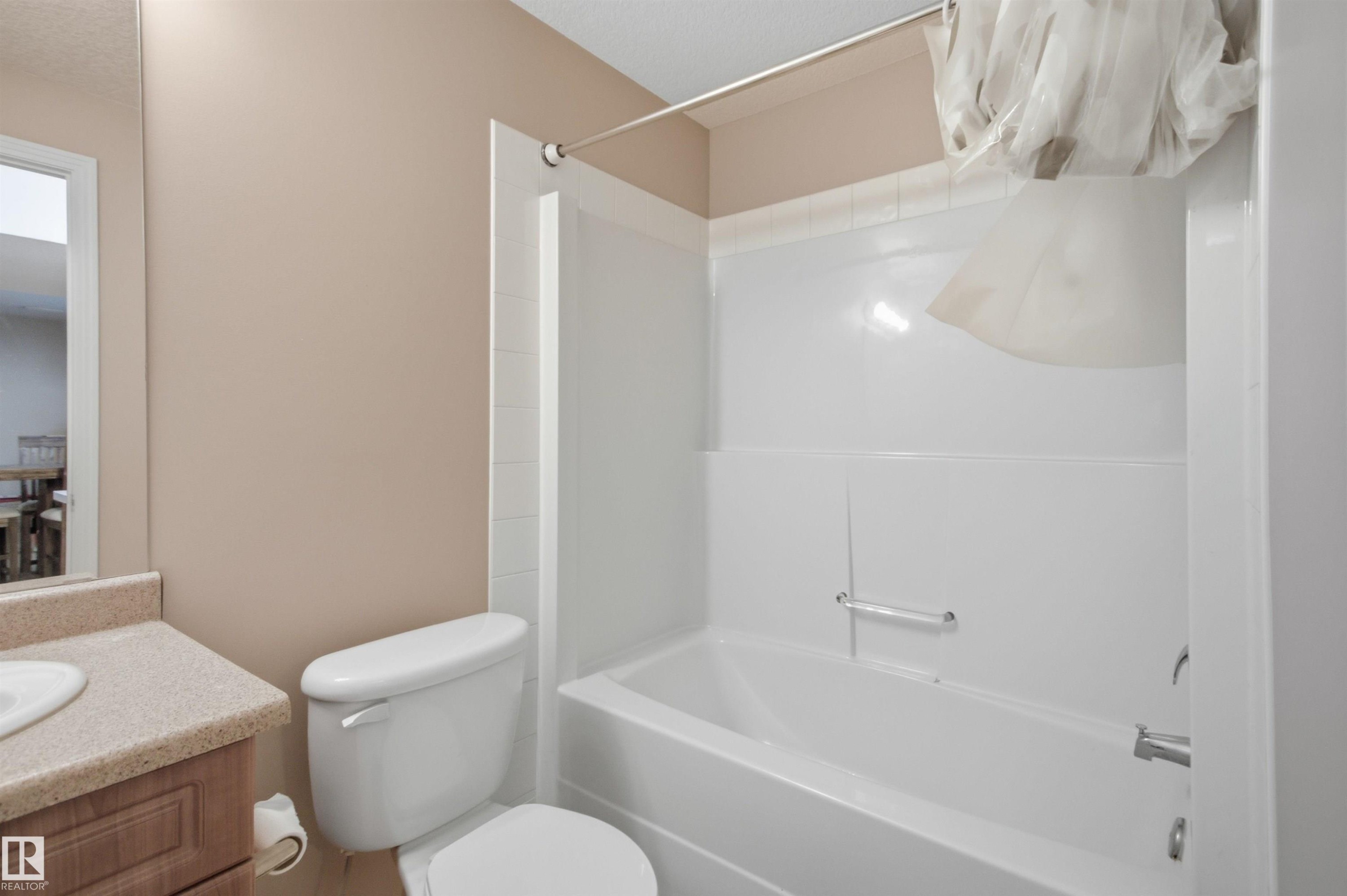 8203 5 Avenue Sw, Edmonton, AB - Indoor Photo Showing Bathroom