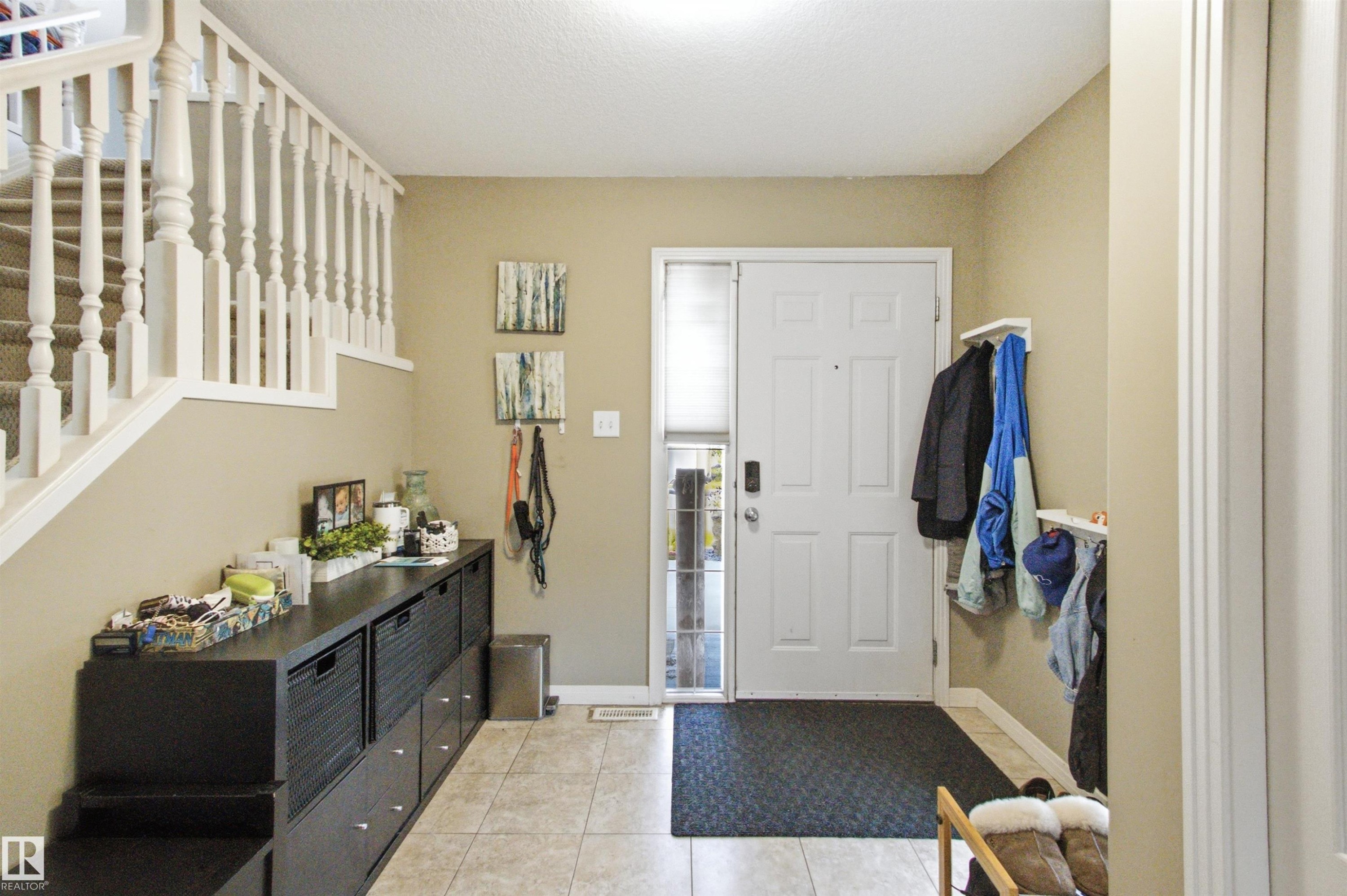 8203 5 Avenue Sw, Edmonton, AB - Indoor Photo Showing Other Room