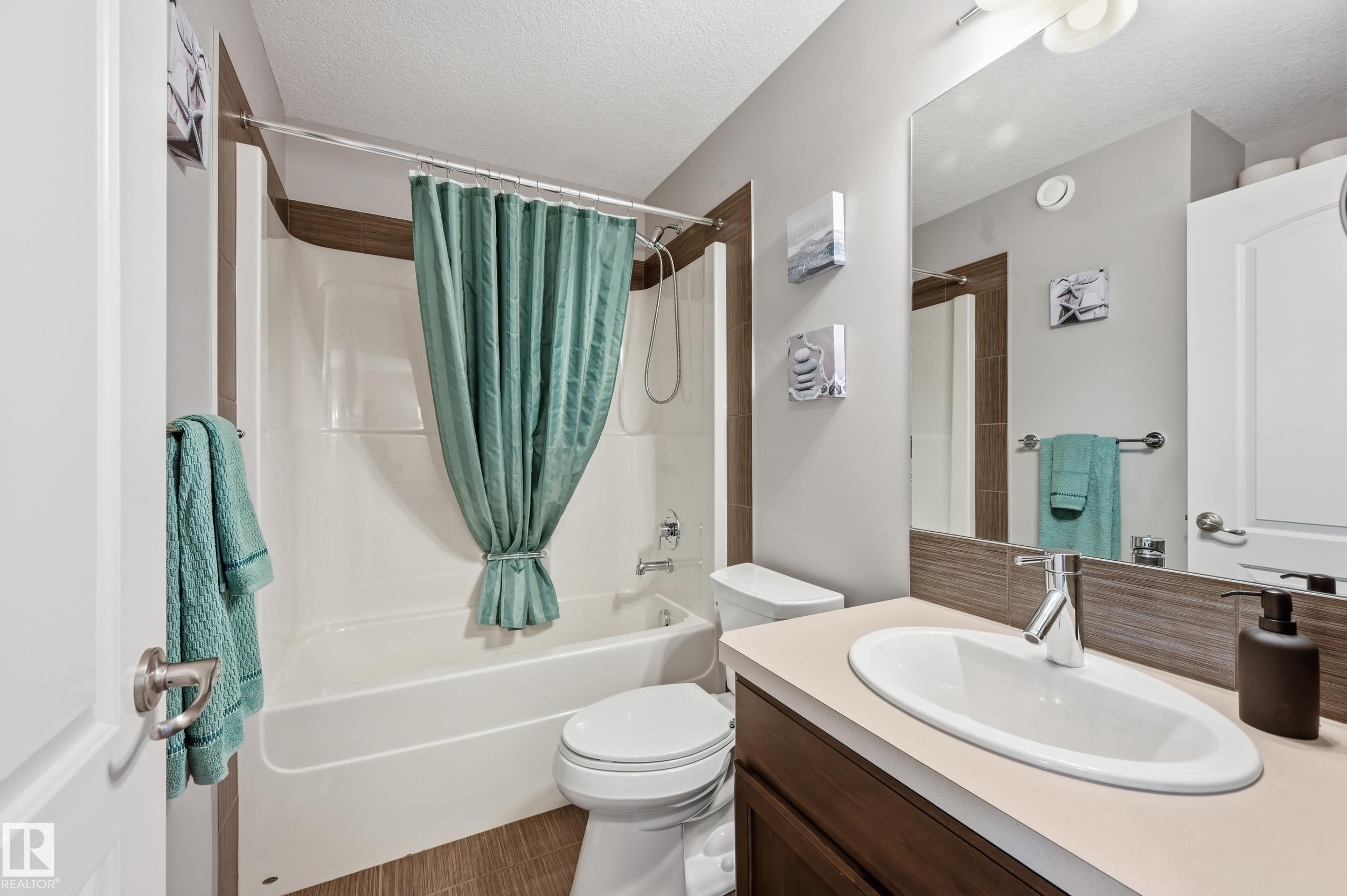 3457 Cutler Crescent Sw, Edmonton, AB - Indoor Photo Showing Bathroom