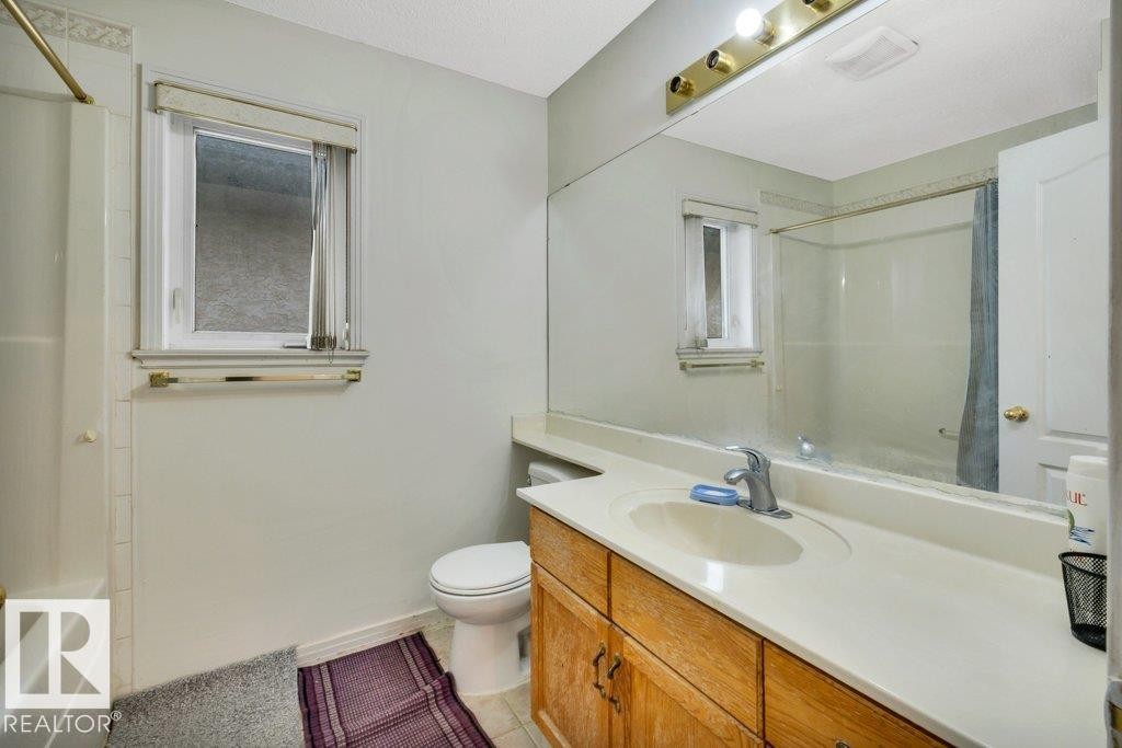 3135 34B Avenue Nw, Edmonton, AB - Indoor Photo Showing Bathroom