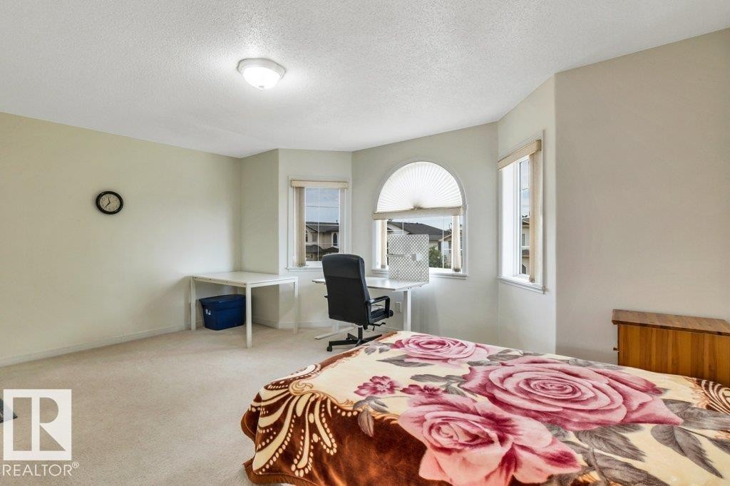 3135 34B Avenue Nw, Edmonton, AB - Indoor Photo Showing Bedroom