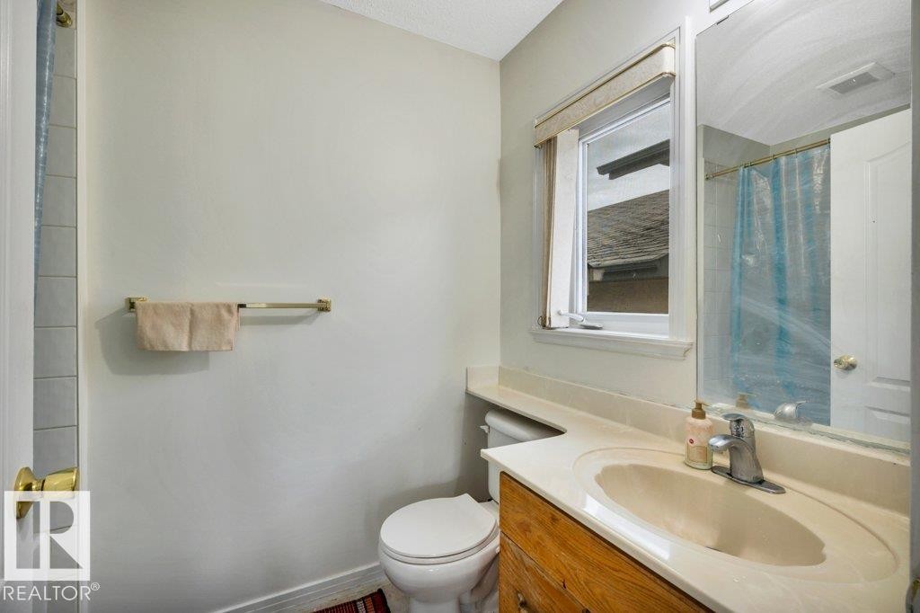 3135 34B Avenue Nw, Edmonton, AB - Indoor Photo Showing Bathroom