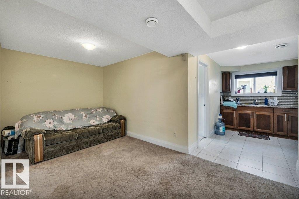 3135 34B Avenue Nw, Edmonton, AB - Indoor