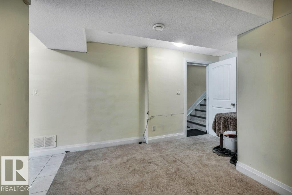 3135 34B Avenue Nw, Edmonton, AB - Indoor