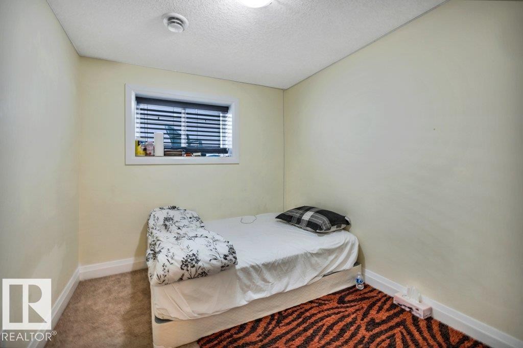 3135 34B Avenue Nw, Edmonton, AB - Indoor Photo Showing Bedroom