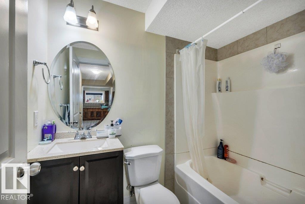 3135 34B Avenue Nw, Edmonton, AB - Indoor Photo Showing Bathroom