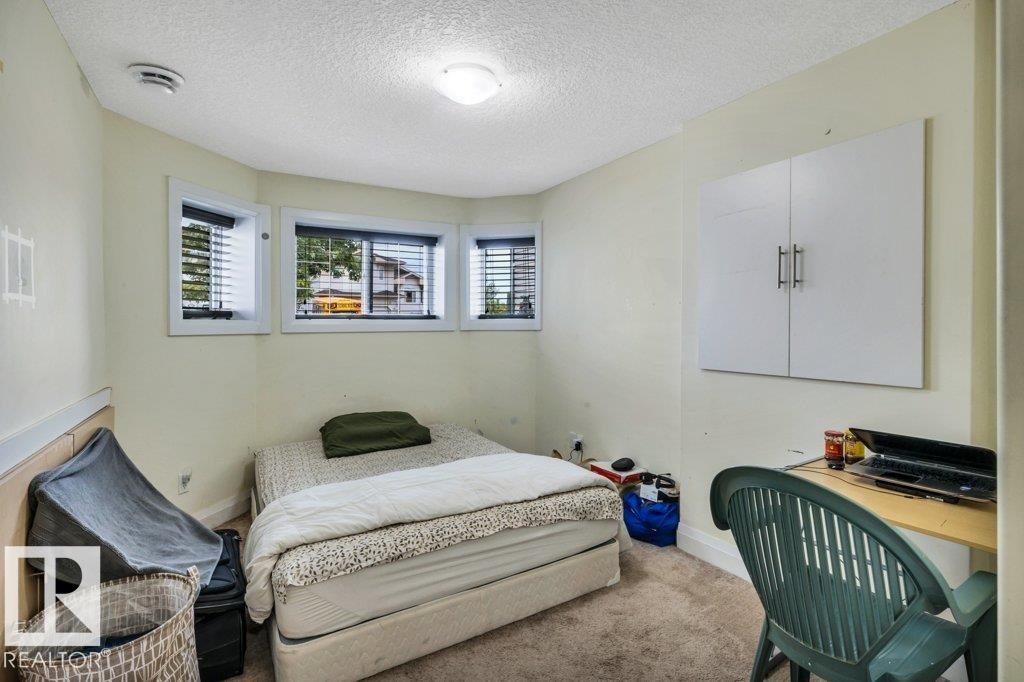 3135 34B Avenue Nw, Edmonton, AB - Indoor Photo Showing Bedroom