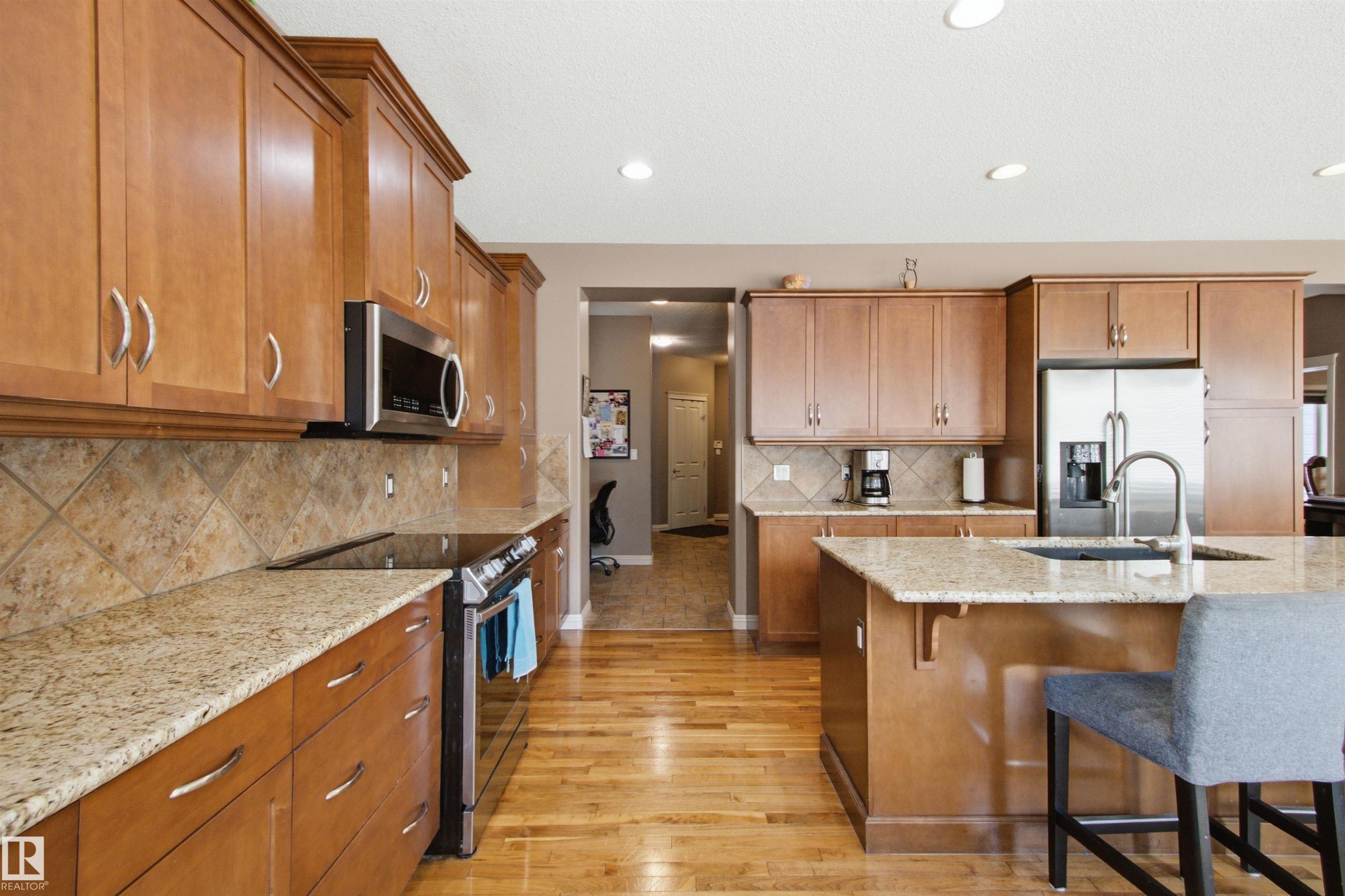 12429 17A Avenue Sw, Edmonton, AB - Indoor Photo Showing Kitchen With Upgraded Kitchen
