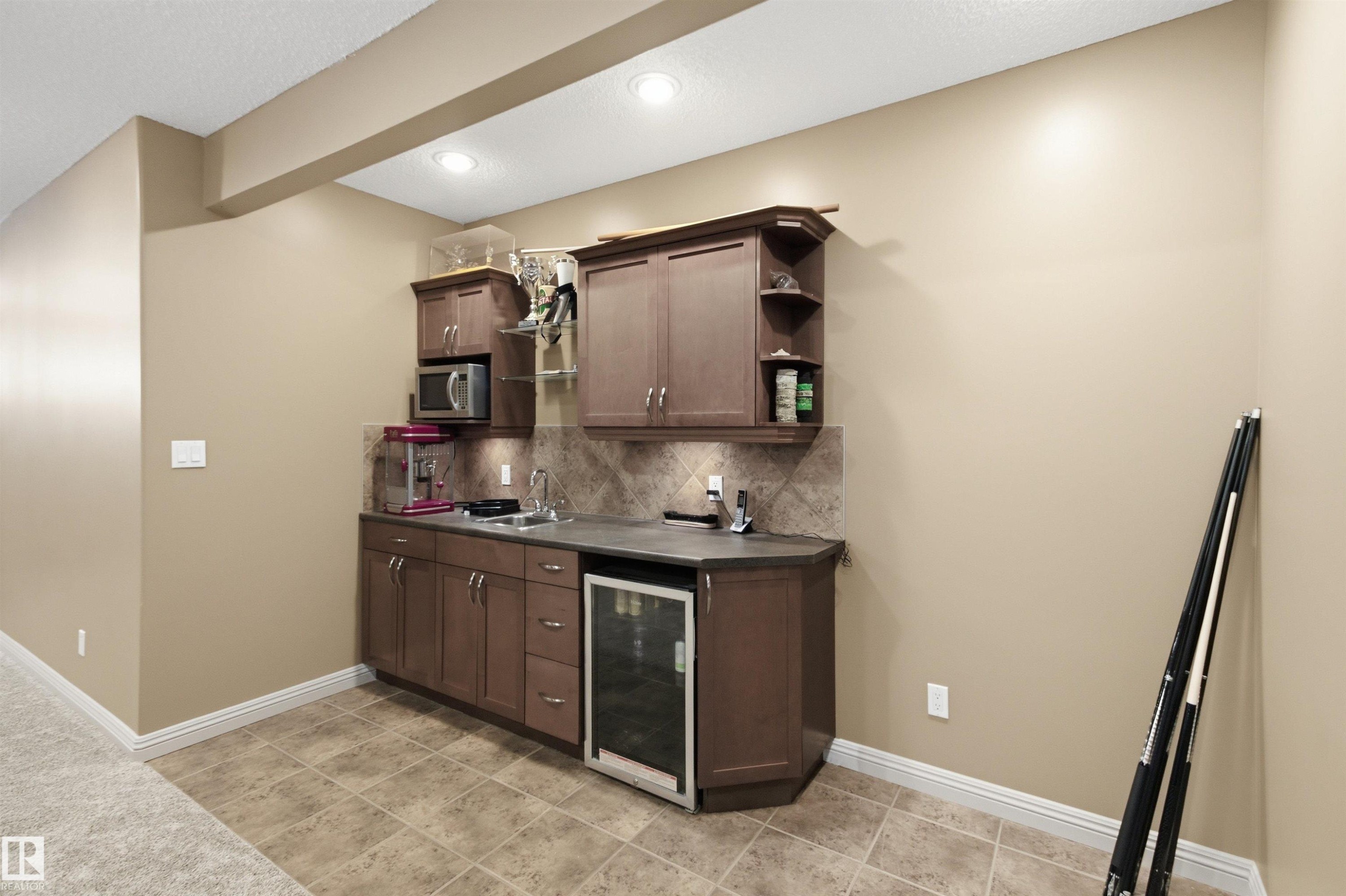 12429 17A Avenue Sw, Edmonton, AB - Indoor