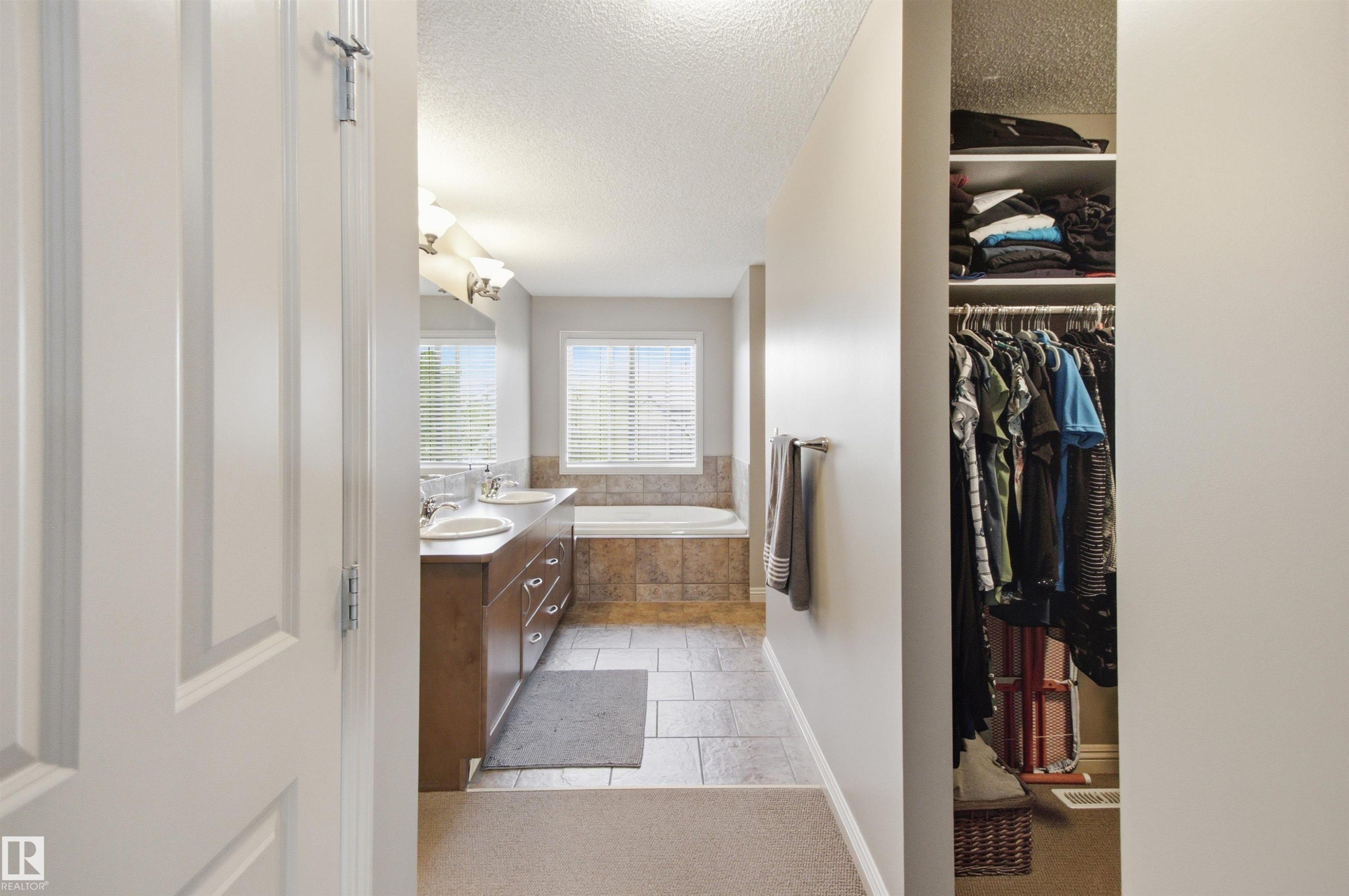 12429 17A Avenue Sw, Edmonton, AB - Indoor