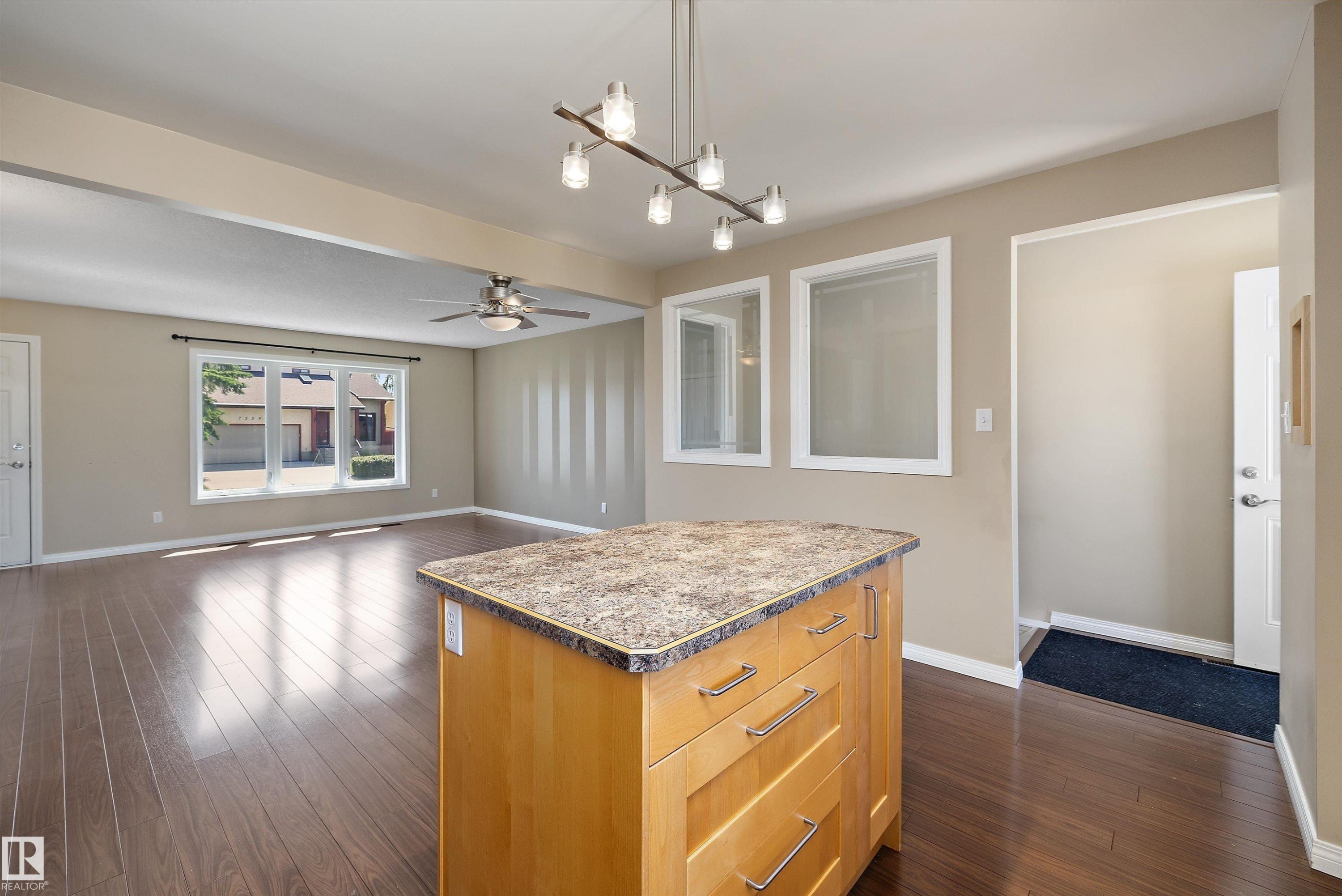7540 152C Avenue Nw, Edmonton, AB - Indoor